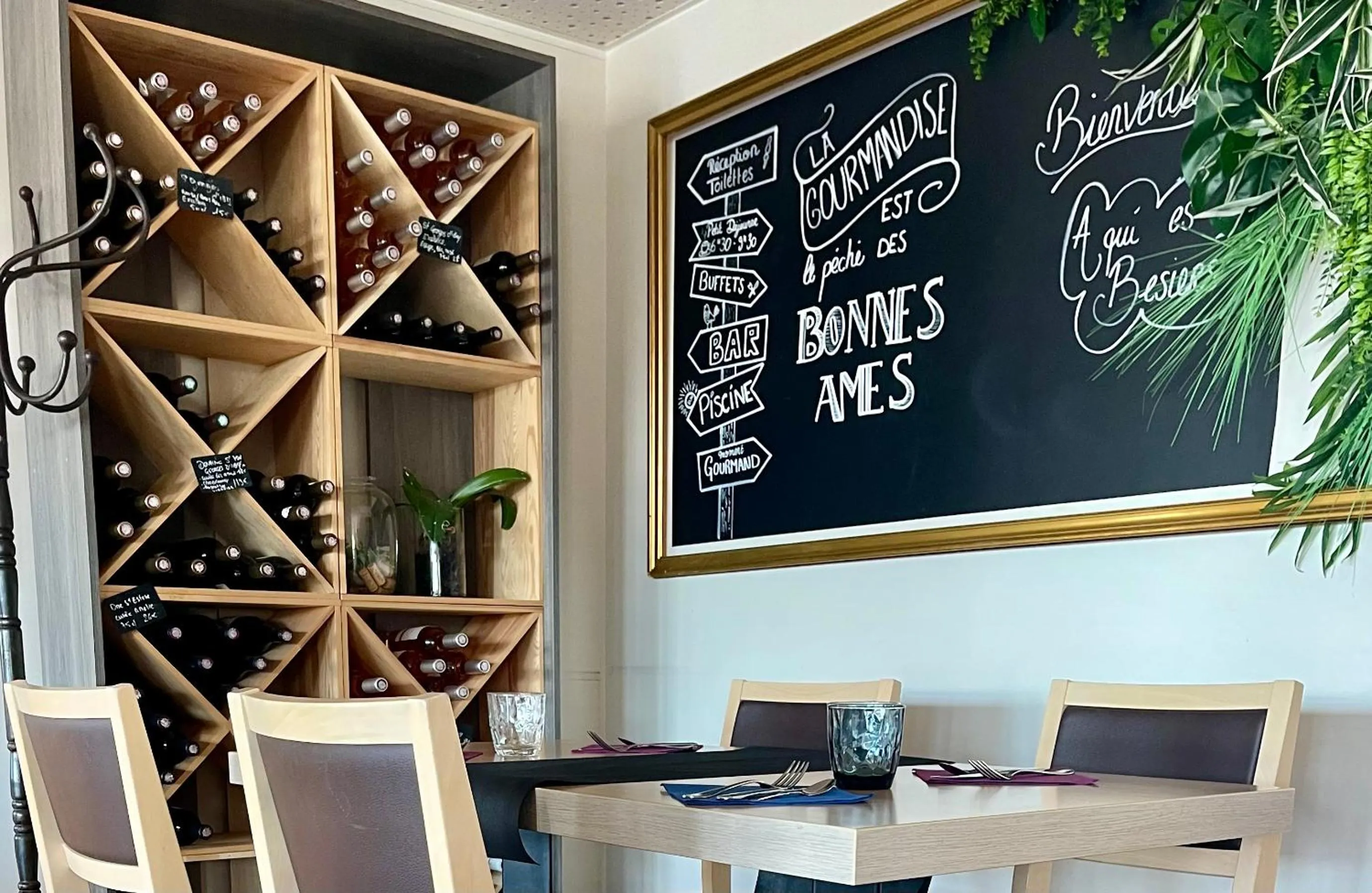 Restaurant/places to eat in The Originals City, Hôtel Le Pavillon, Béziers Est