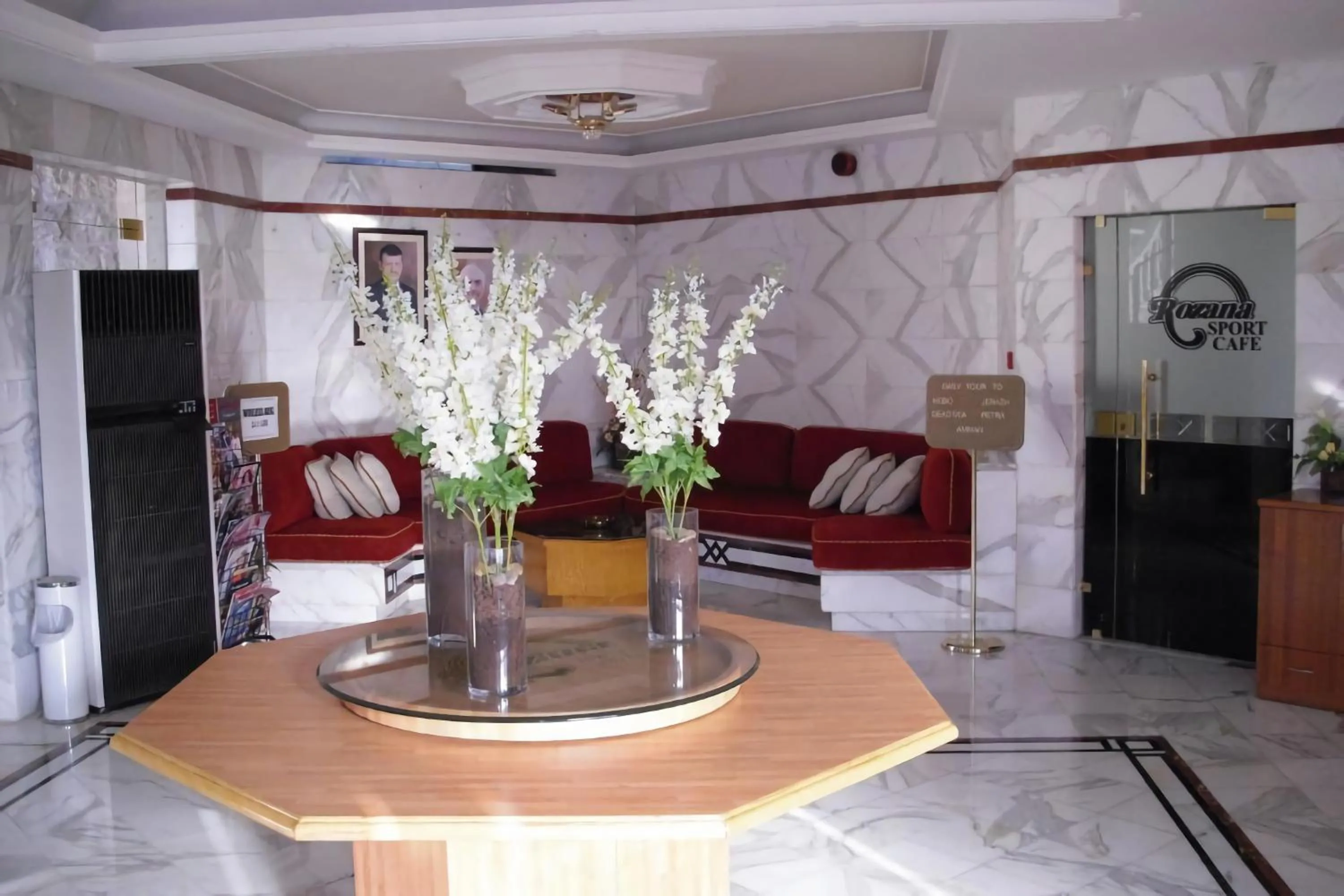 Lobby or reception in Rozana Hotel
