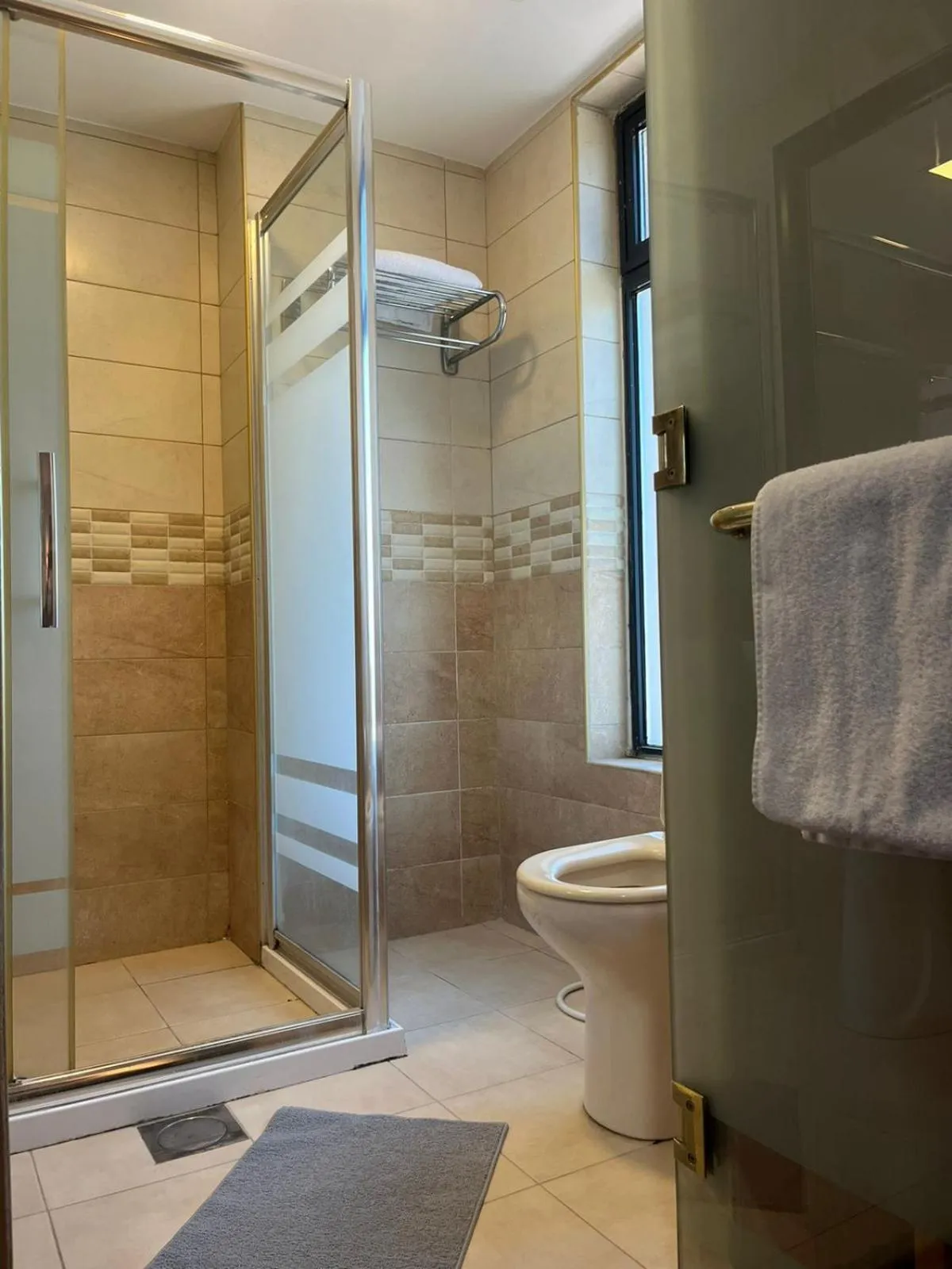 Bathroom in Rozana Hotel