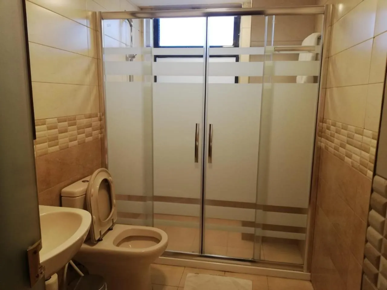 Bathroom in Rozana Hotel