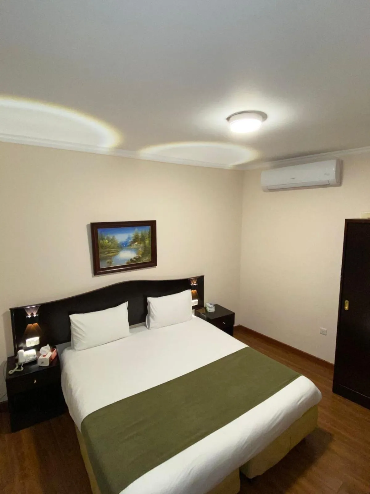 Bedroom, Bed in Rozana Hotel