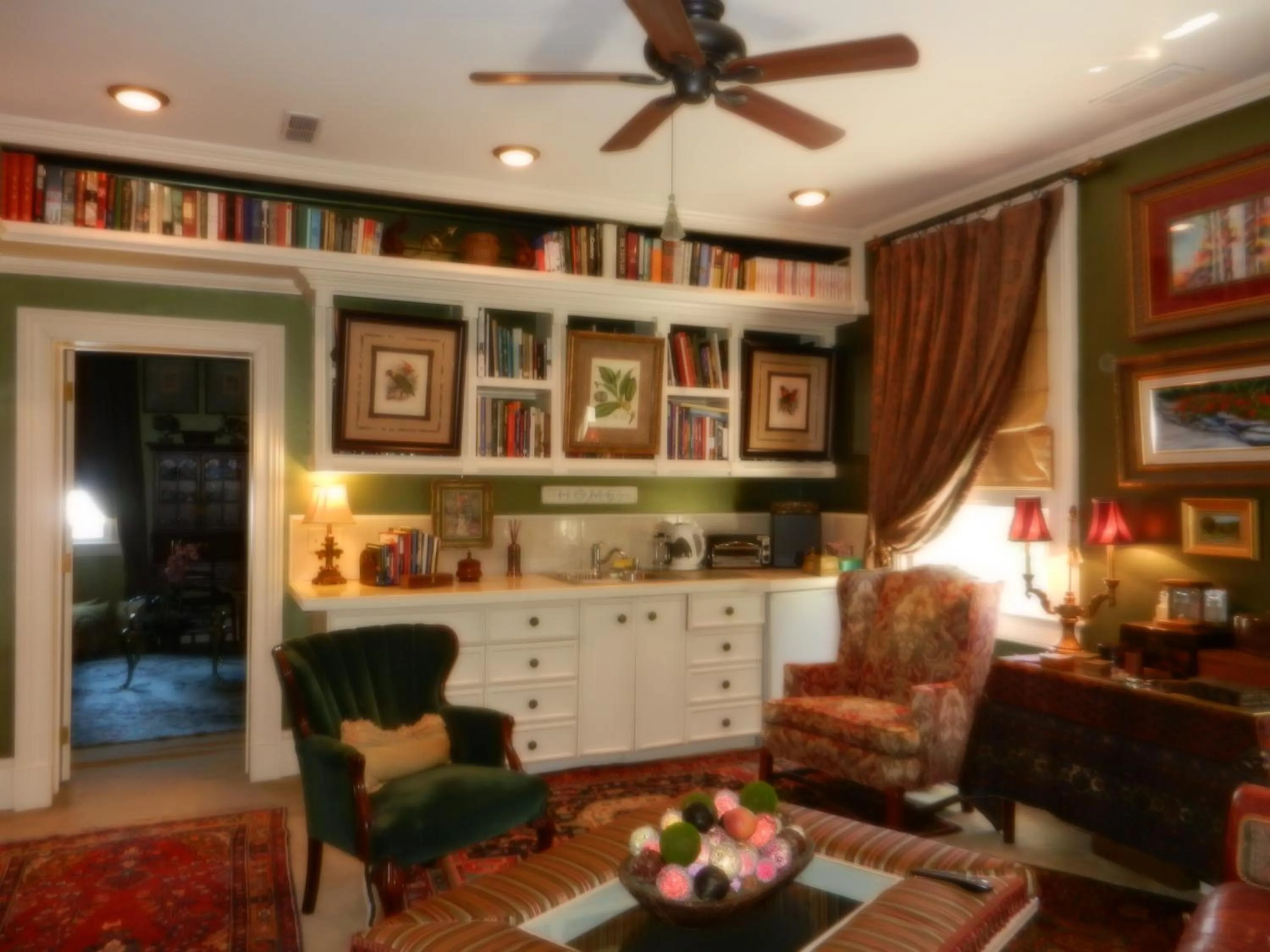 Communal lounge/ TV room in 22 Charlotte