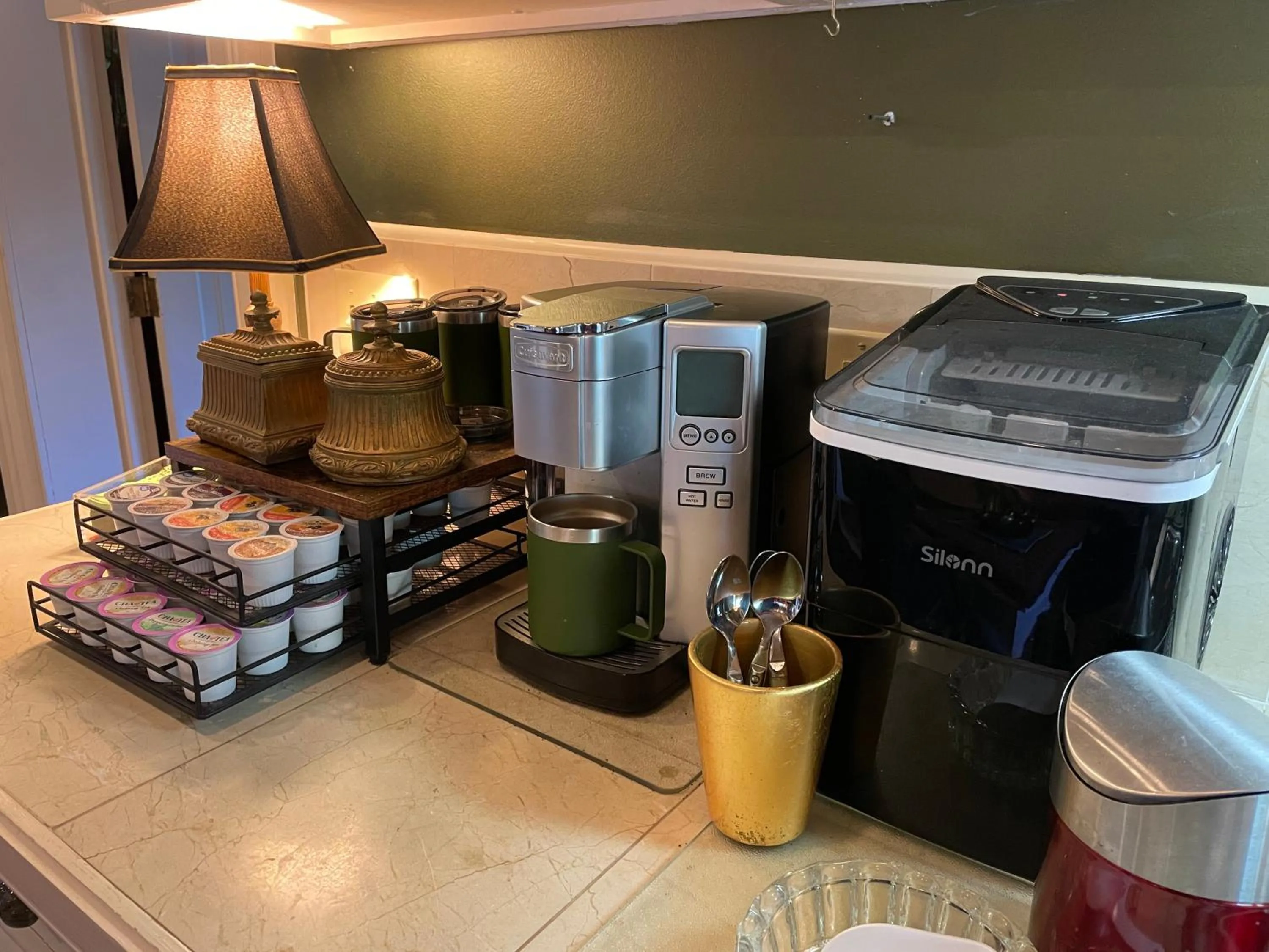 Coffee/tea facilities in 22 Charlotte