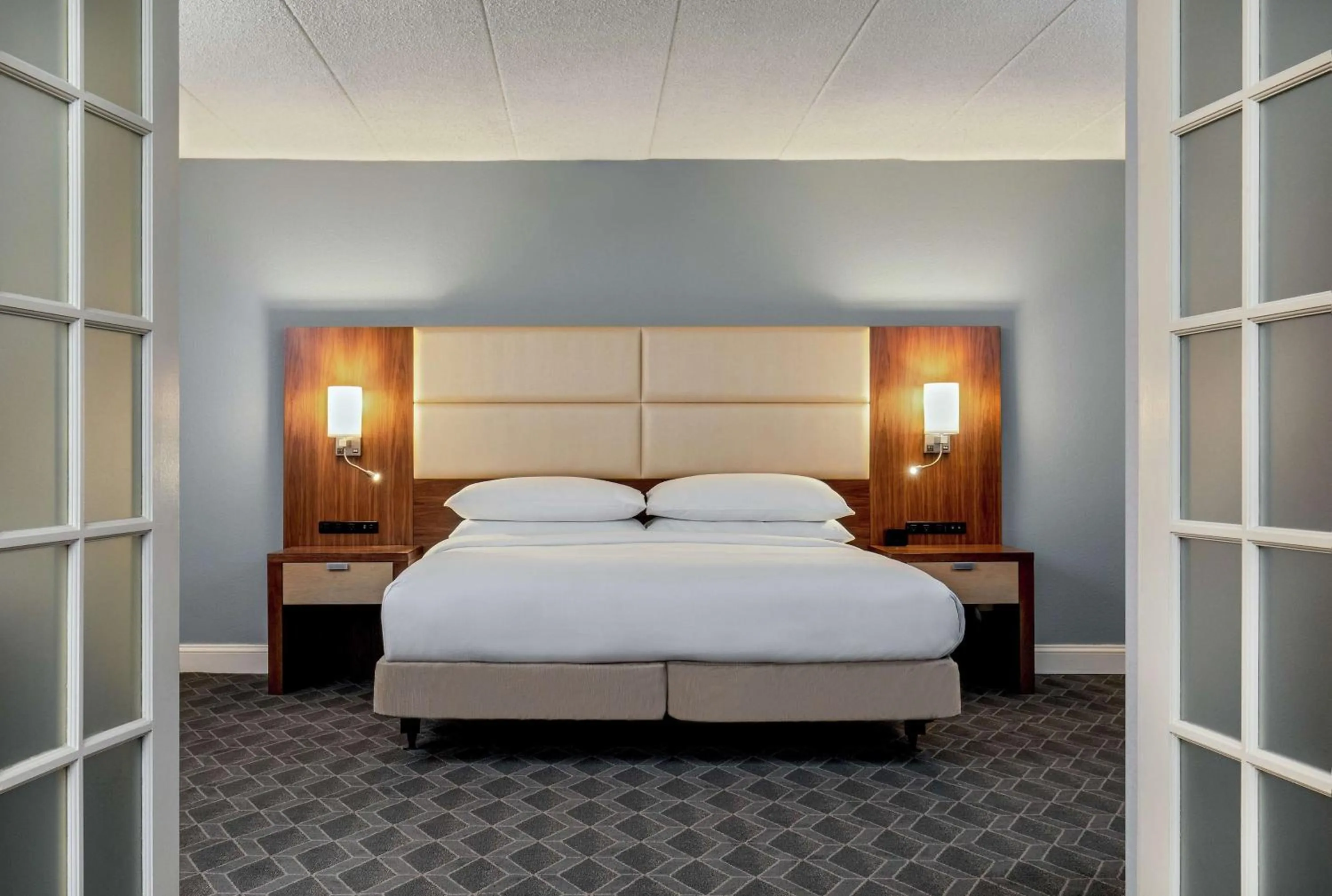 Bed in DoubleTree by Hilton Columbia