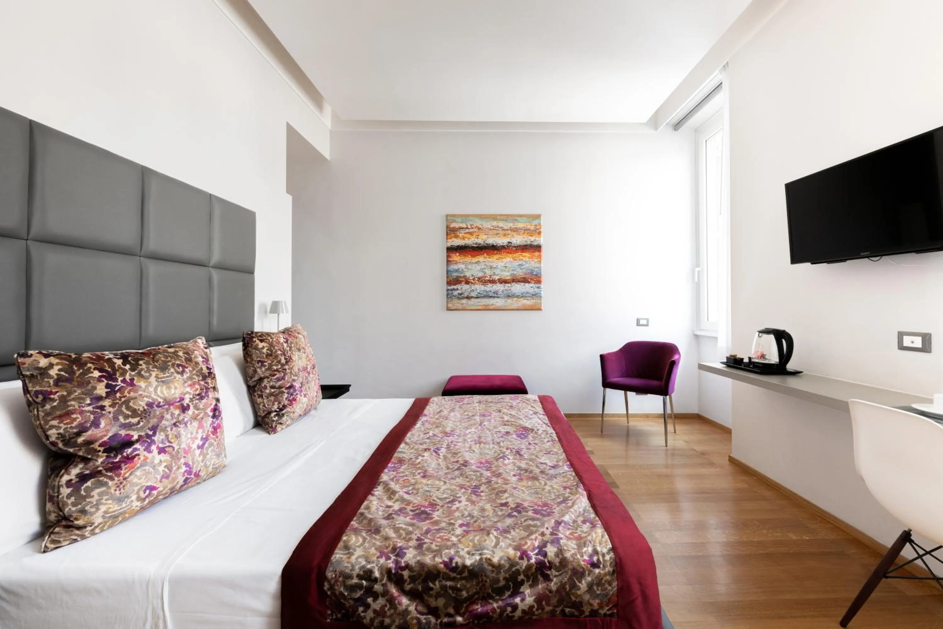 Photo of the whole room, Bed in Mascherino Suites