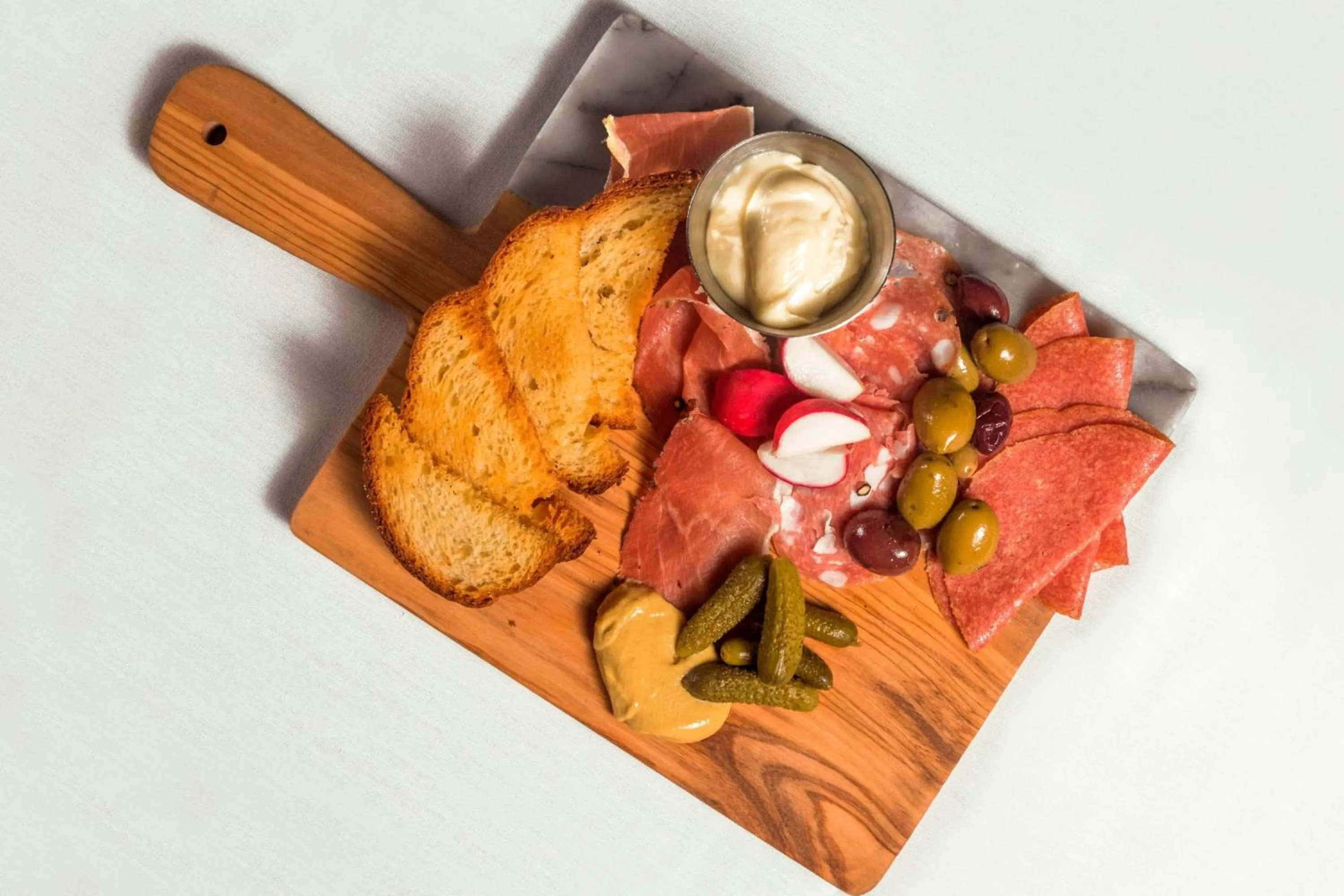 Restaurant/places to eat in The Raphael Hotel, Autograph Collection