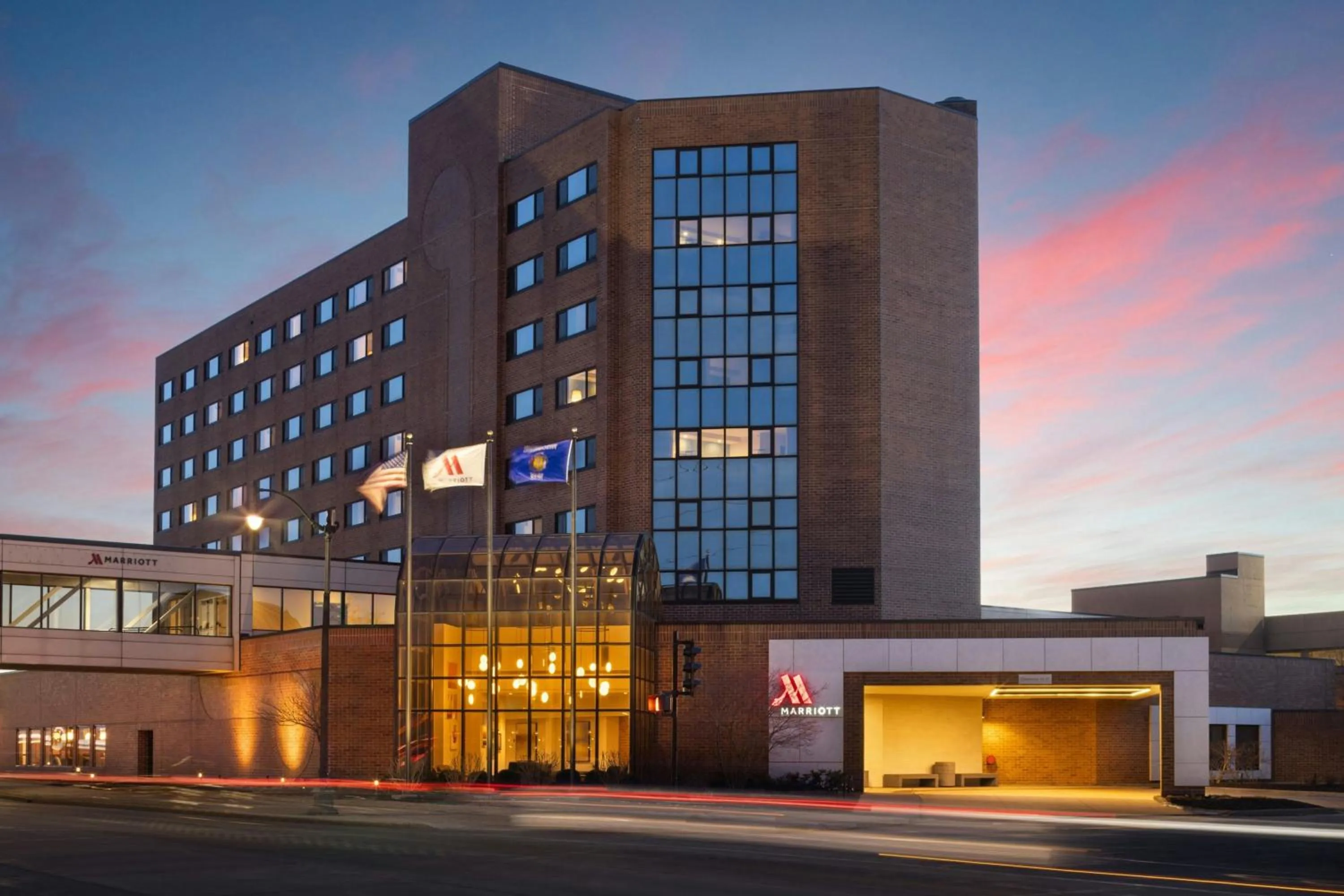 Property building in Oshkosh Marriott Waterfront Hotel & Convention Center