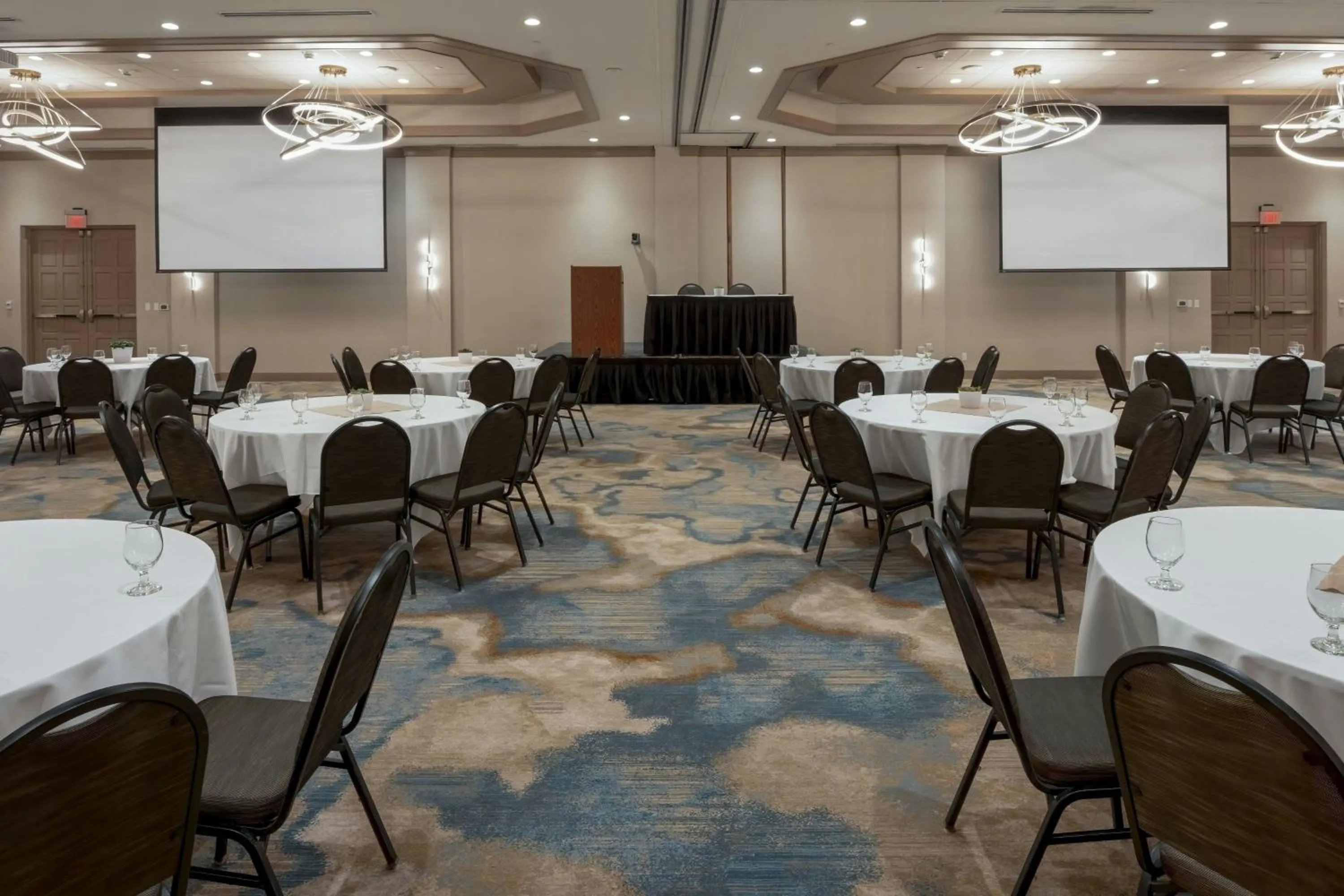 Meeting/conference room in Oshkosh Marriott Waterfront Hotel & Convention Center