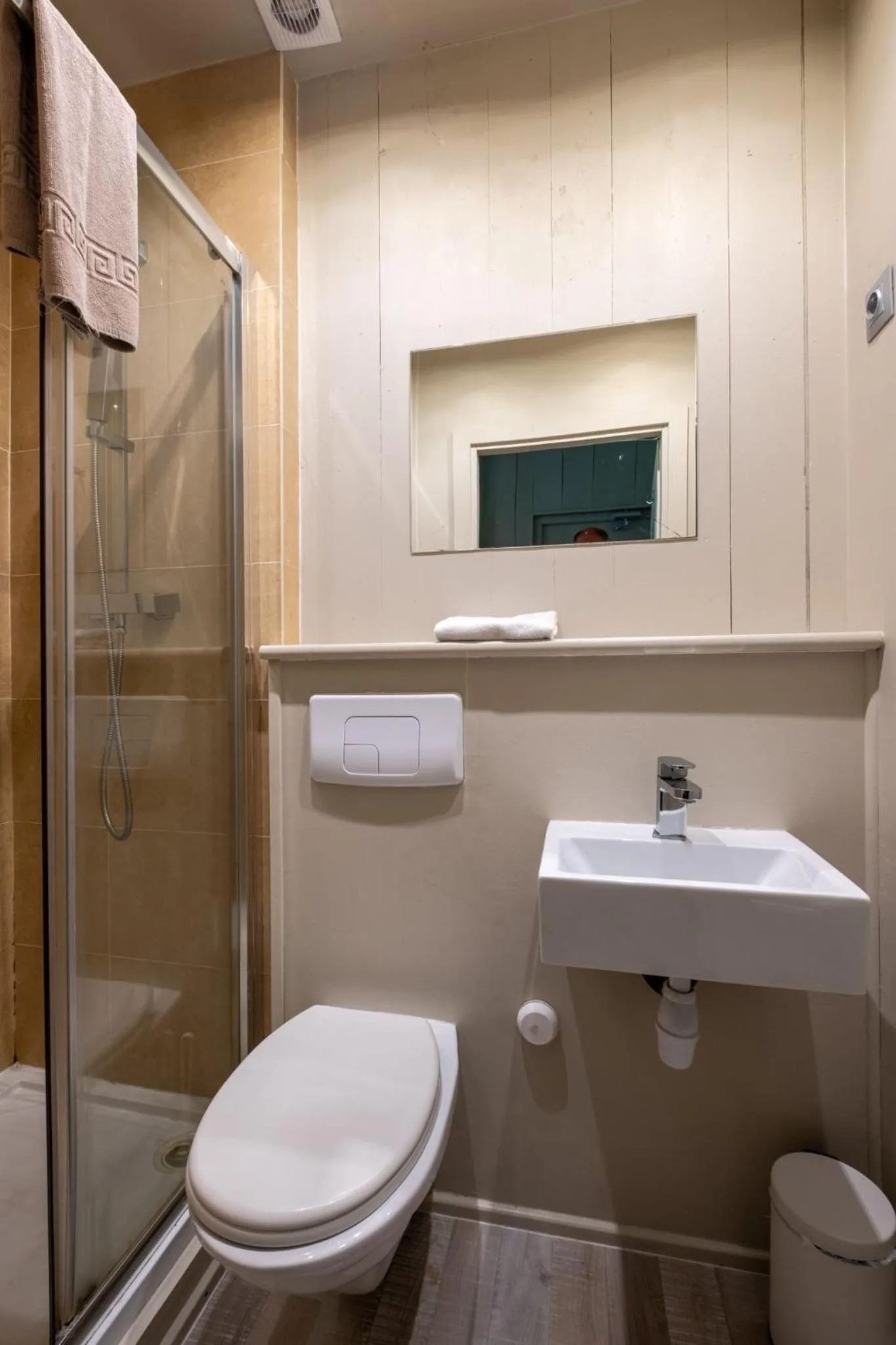 Toilet in Vert Lodge Chamonix