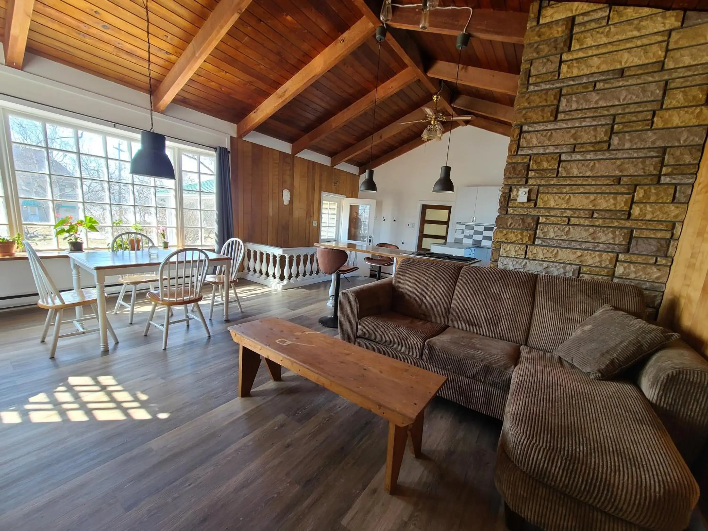 Two-Bedroom Apartment with City View in Aux 4 vents - Auberg'Inn Two-Bedroom Apartment with City View in Aux 4 vents - Auberg'Inn