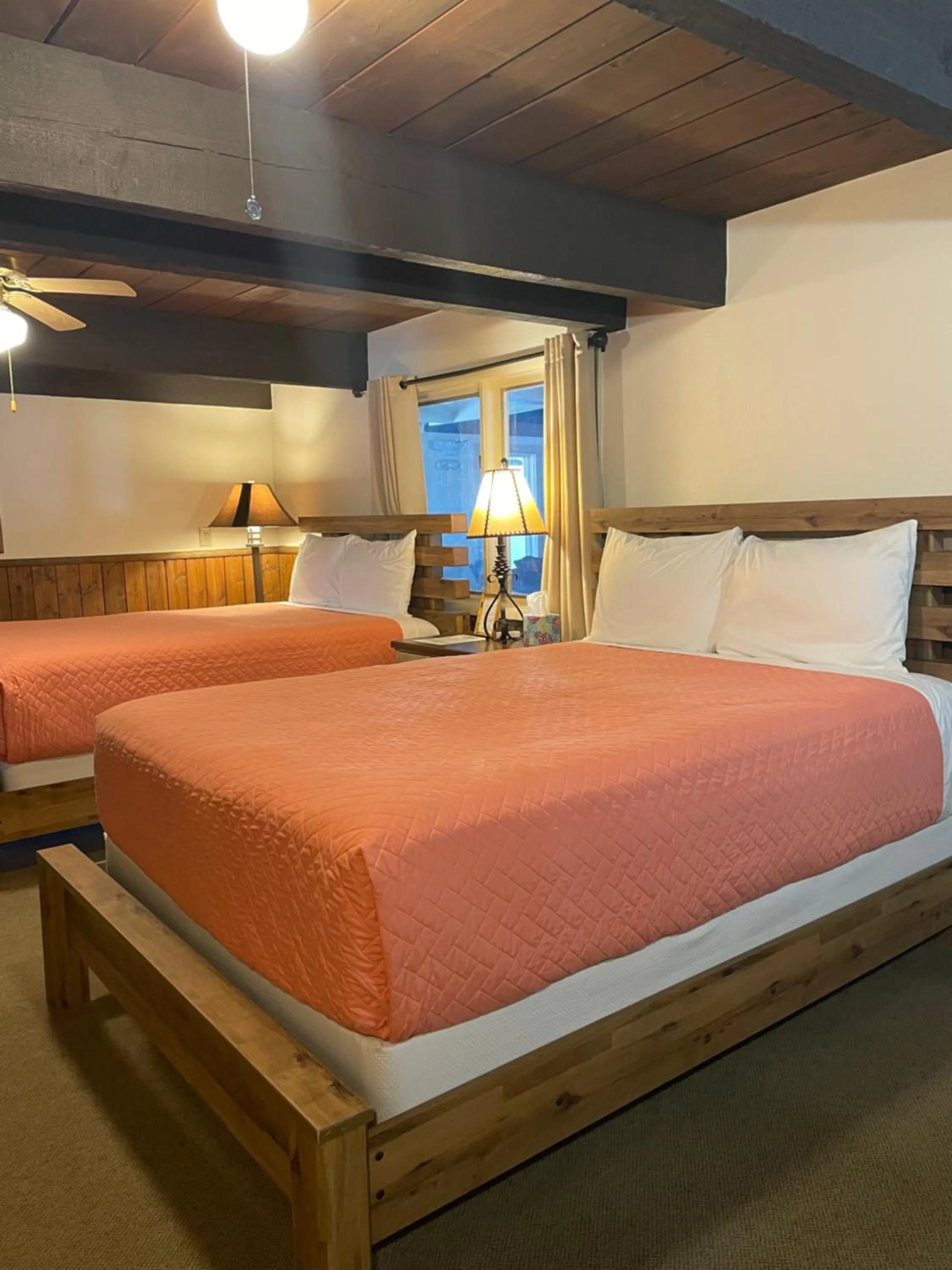Bed in Hideaway Mountain Lodge
