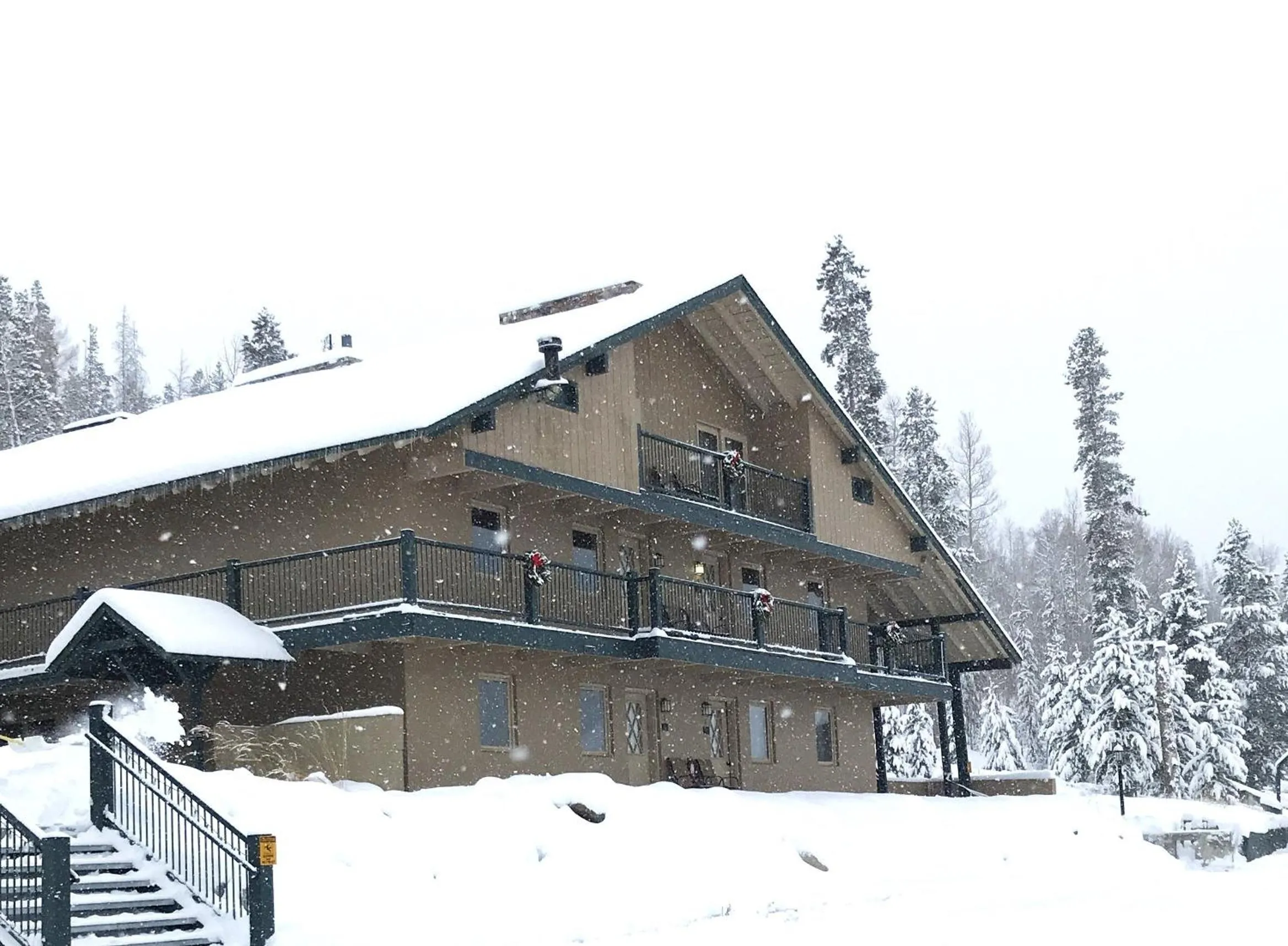 Property building in Hideaway Mountain Lodge
