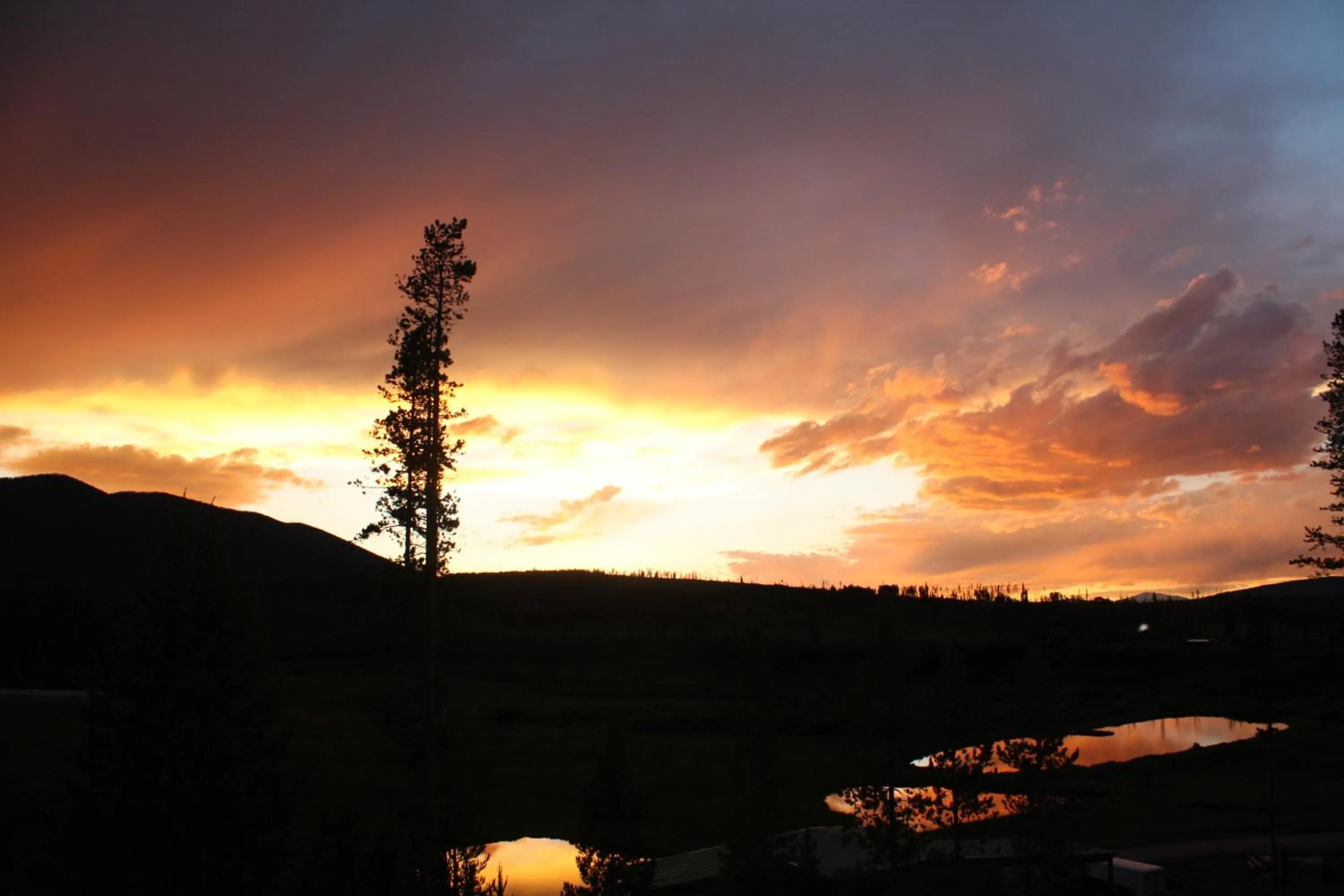 Sunset in Hideaway Mountain Lodge