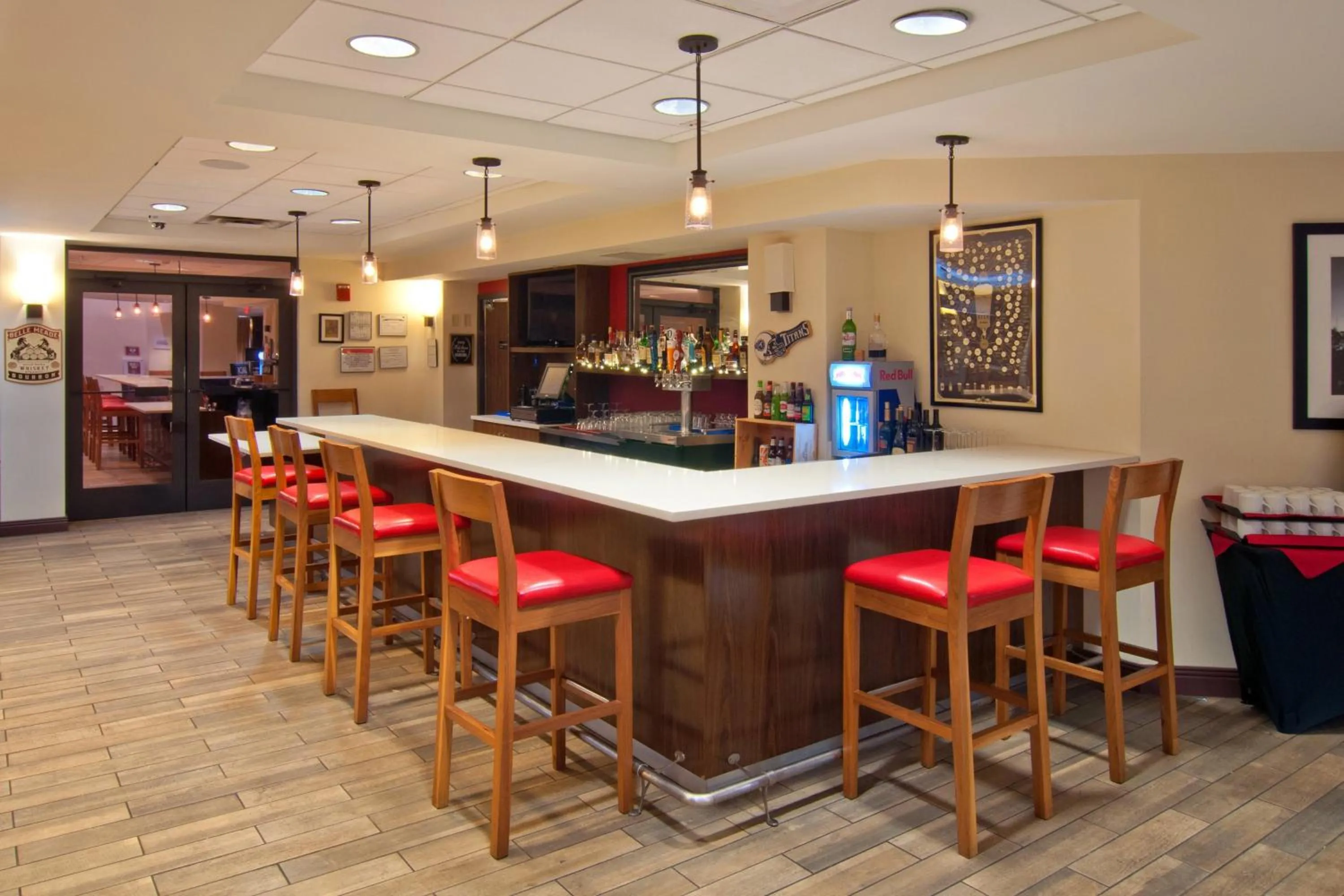Restaurant/places to eat in Four Points by Sheraton Nashville Airport