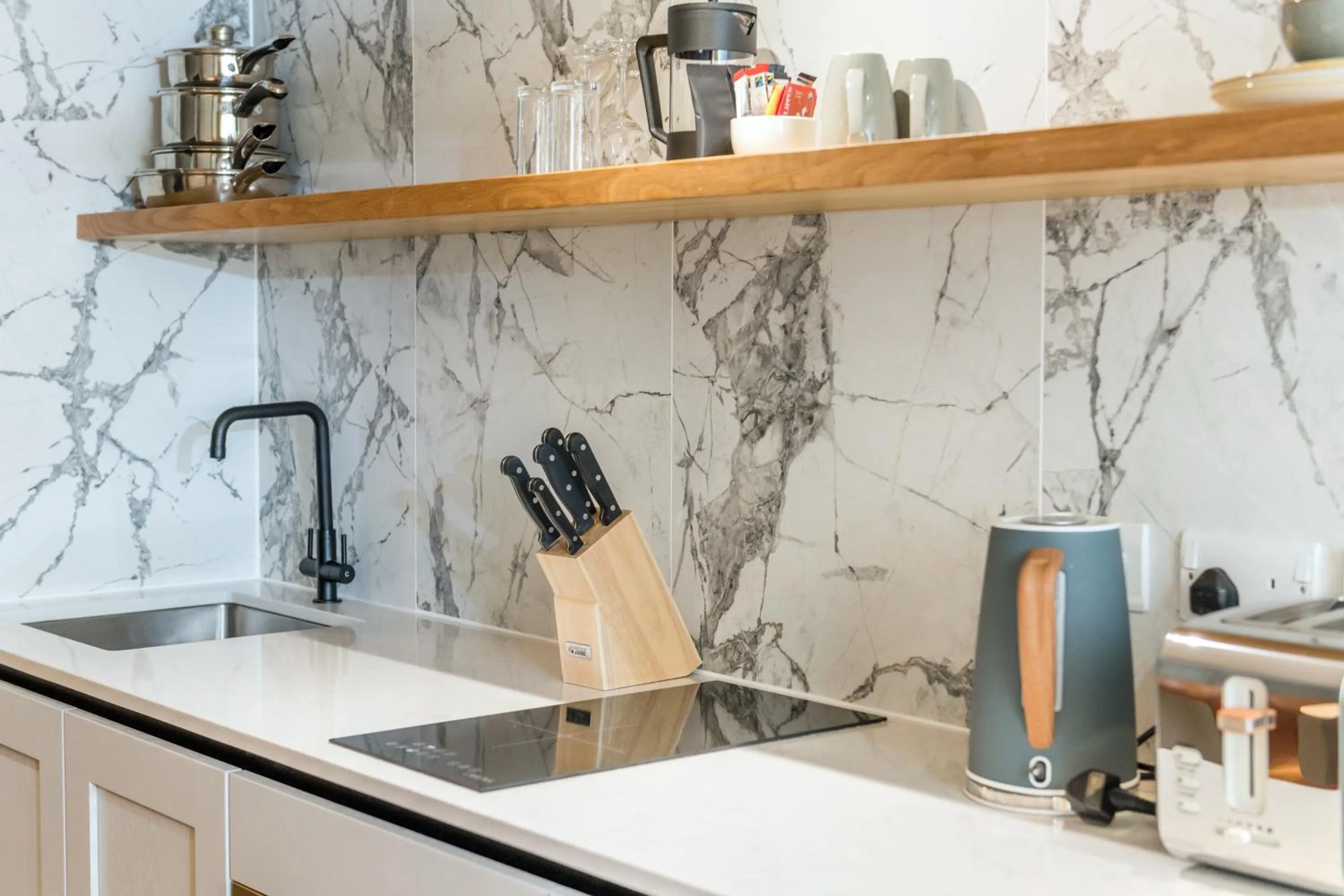 Kitchen or kitchenette in KM Apartments