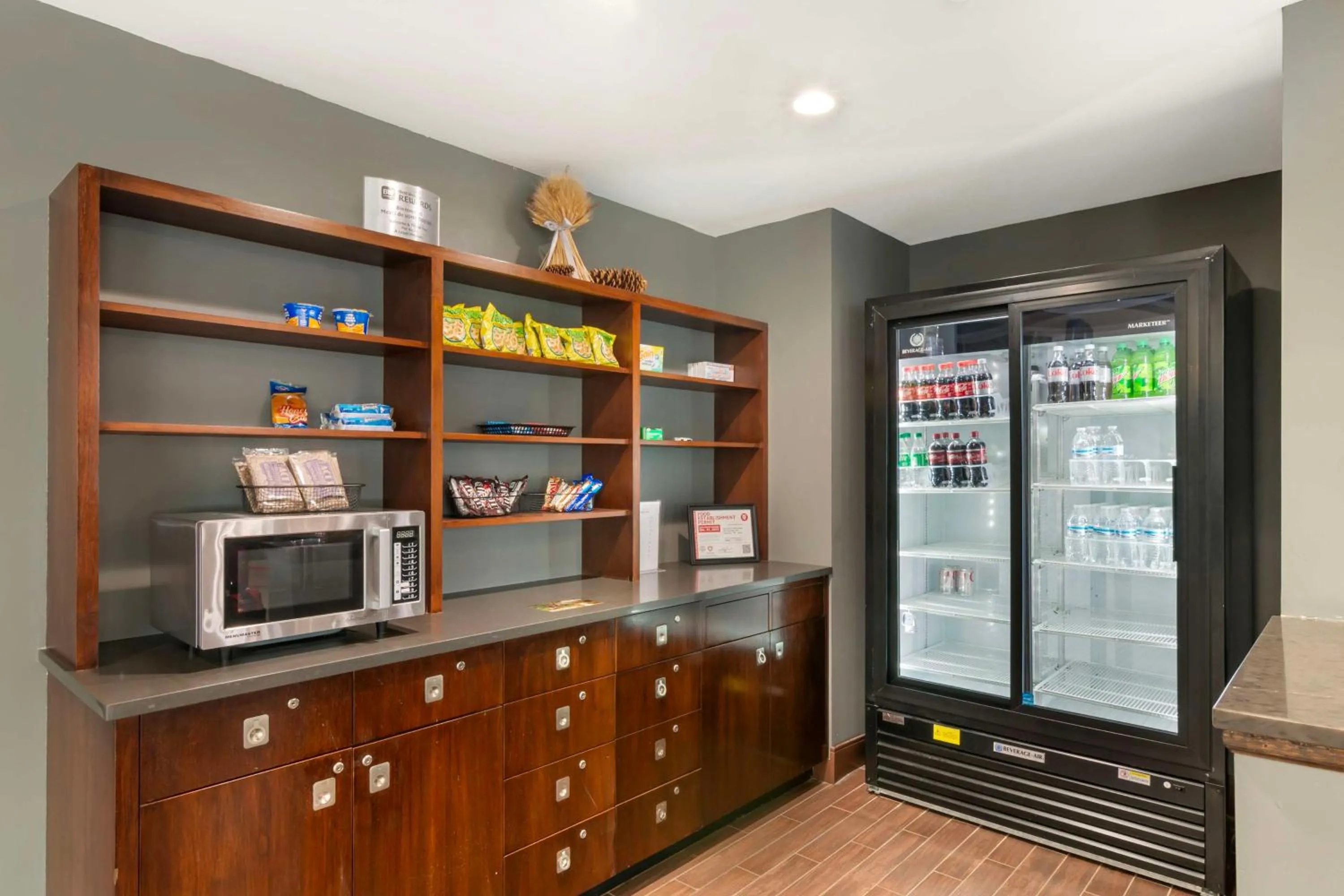 Property building in Best Western Plus Kansas City Sports Complex Hotel