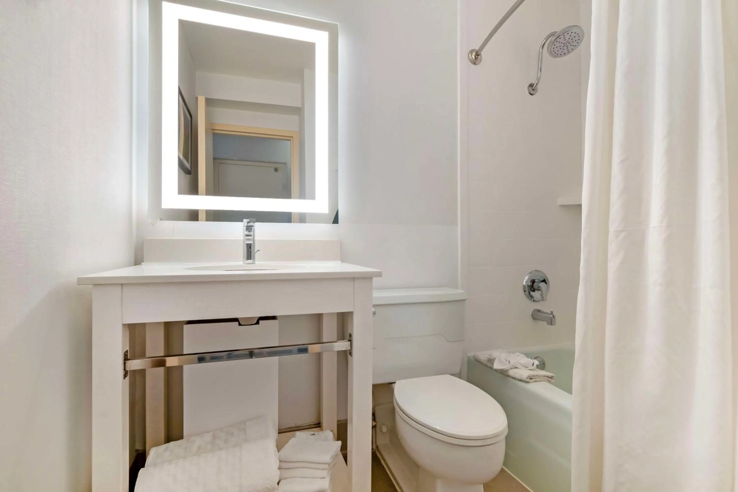 Bathroom in Best Western Plus Kansas City Sports Complex Hotel