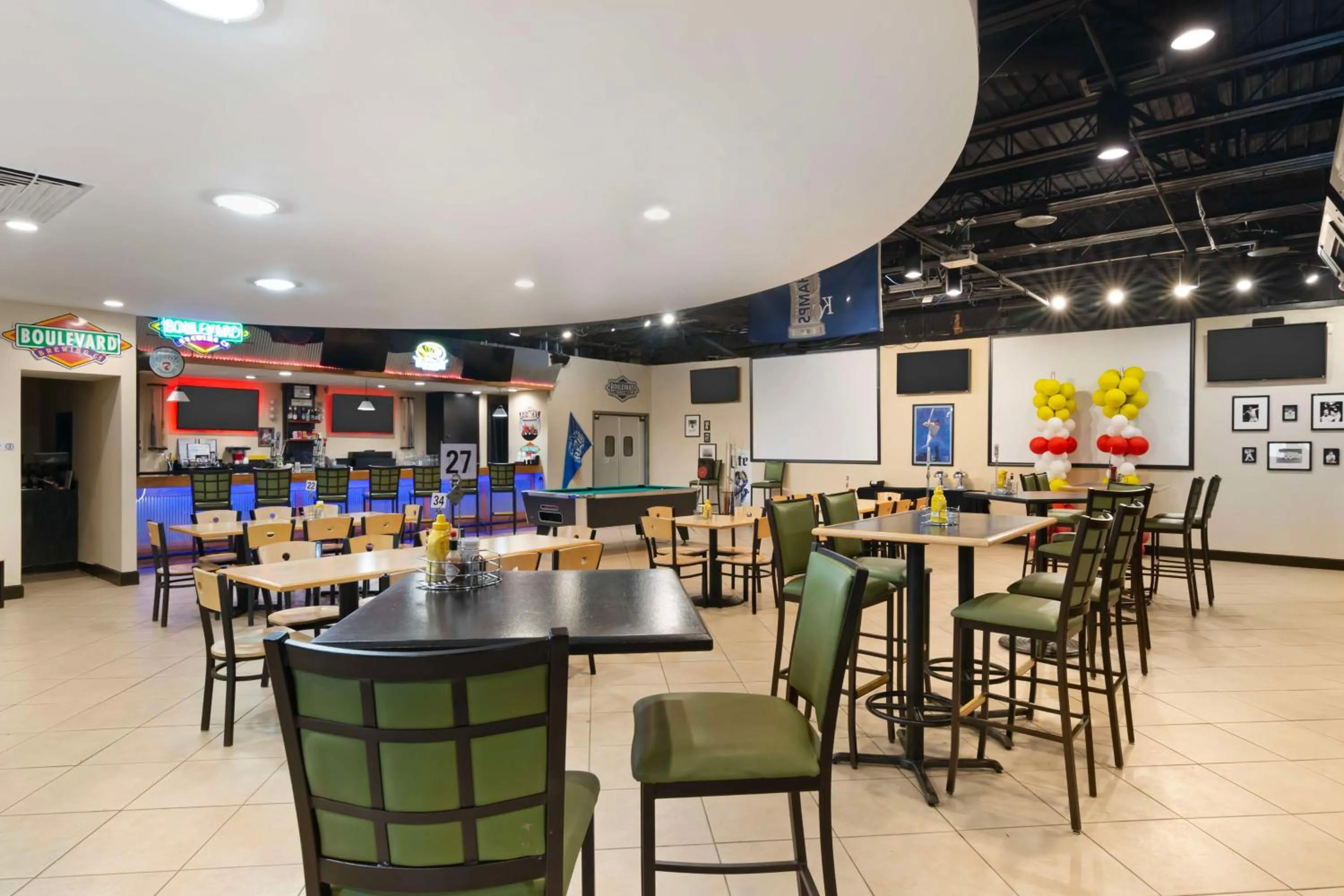 Restaurant/places to eat in Best Western Plus Kansas City Sports Complex Hotel