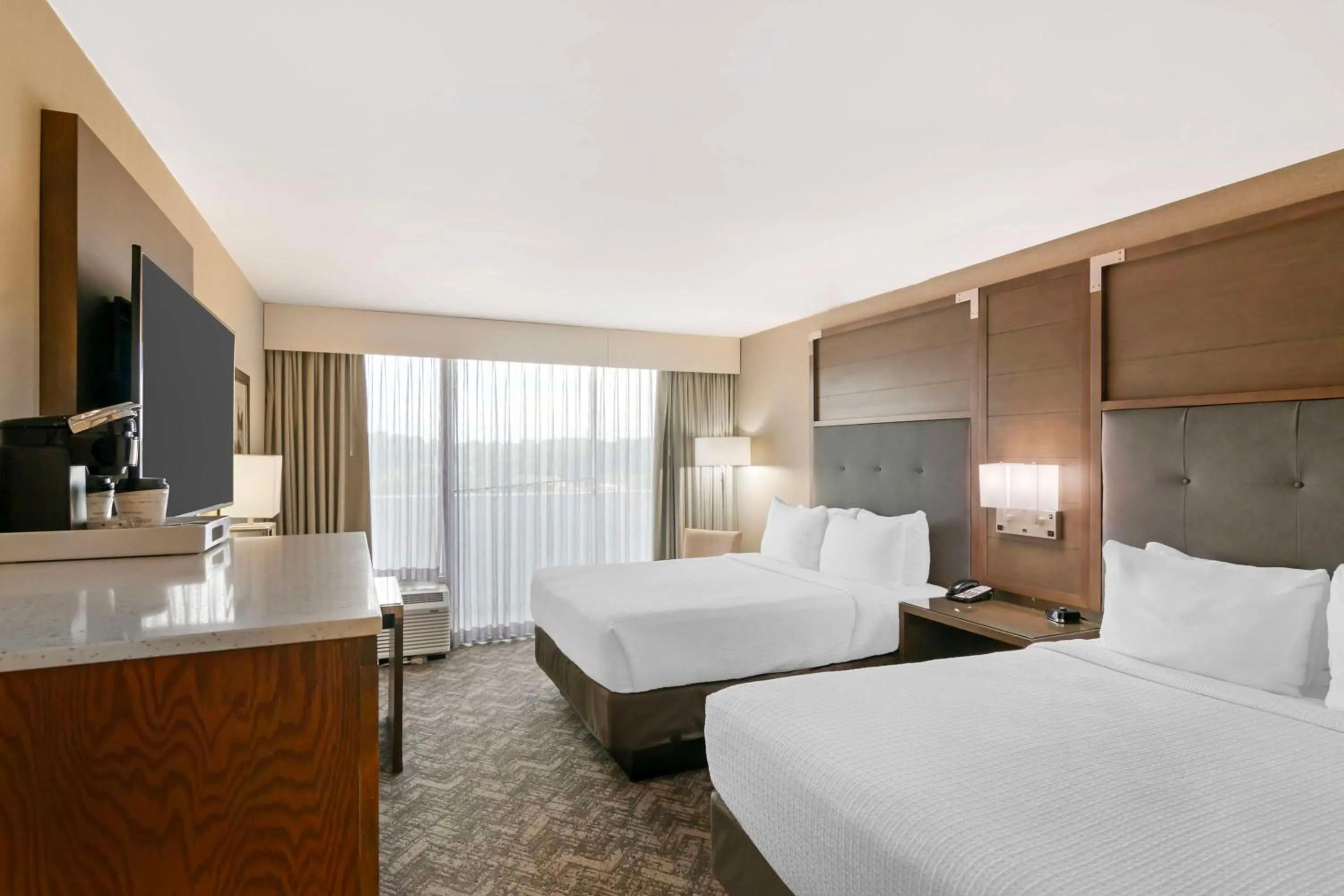 Bedroom, Bed in Best Western Plus Kansas City Sports Complex Hotel