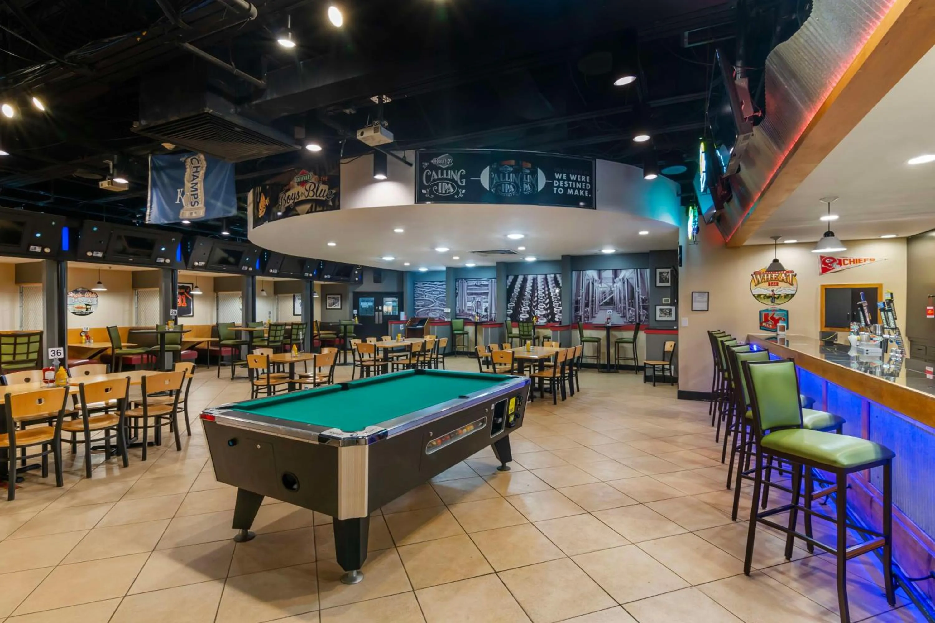 Restaurant/places to eat in Best Western Plus Kansas City Sports Complex Hotel