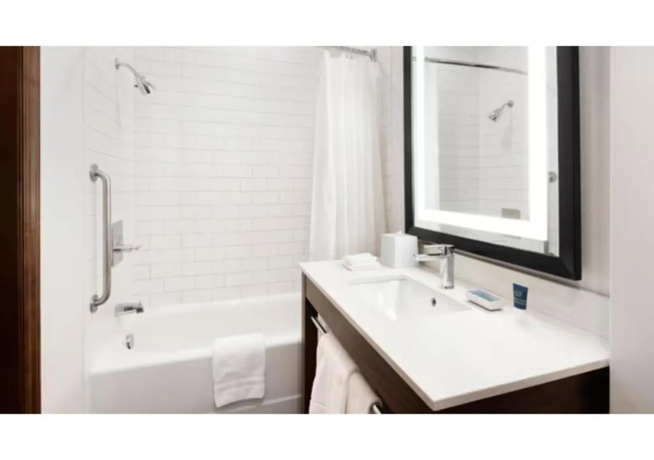 Bathroom in Four Points by Sheraton Calgary Airport