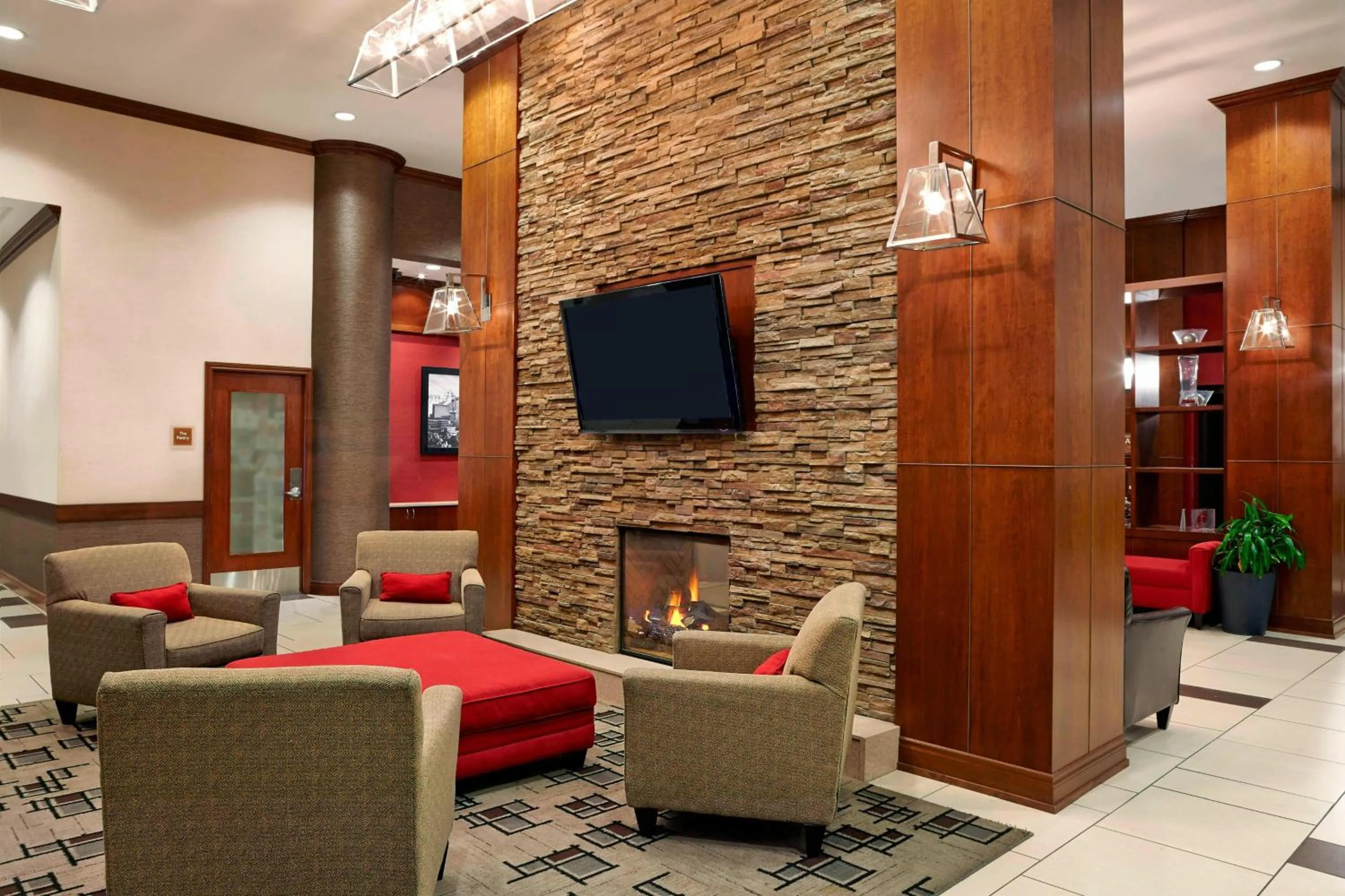 Lobby or reception in Four Points by Sheraton Calgary Airport