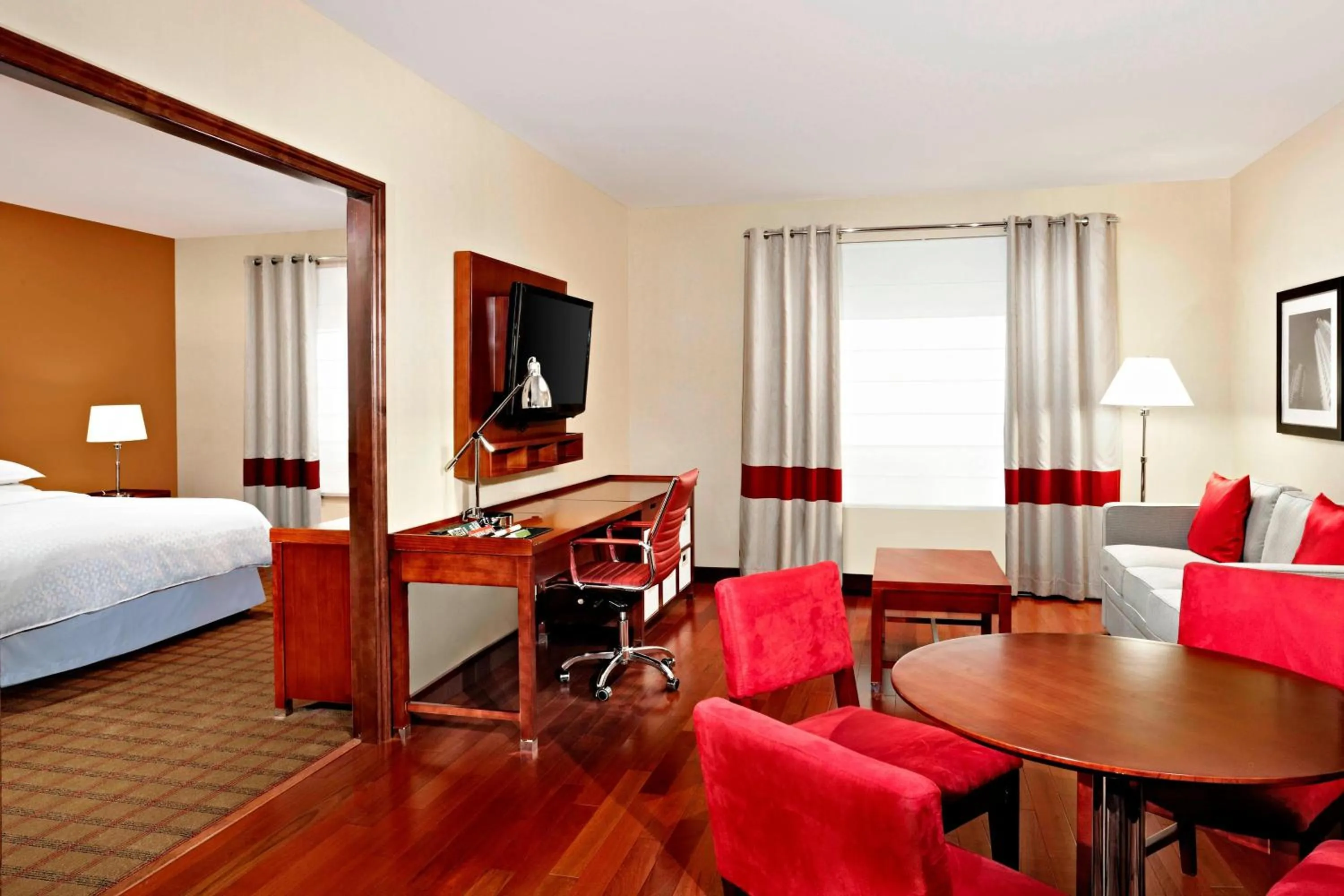 Photo of the whole room, Bed in Four Points by Sheraton Calgary Airport