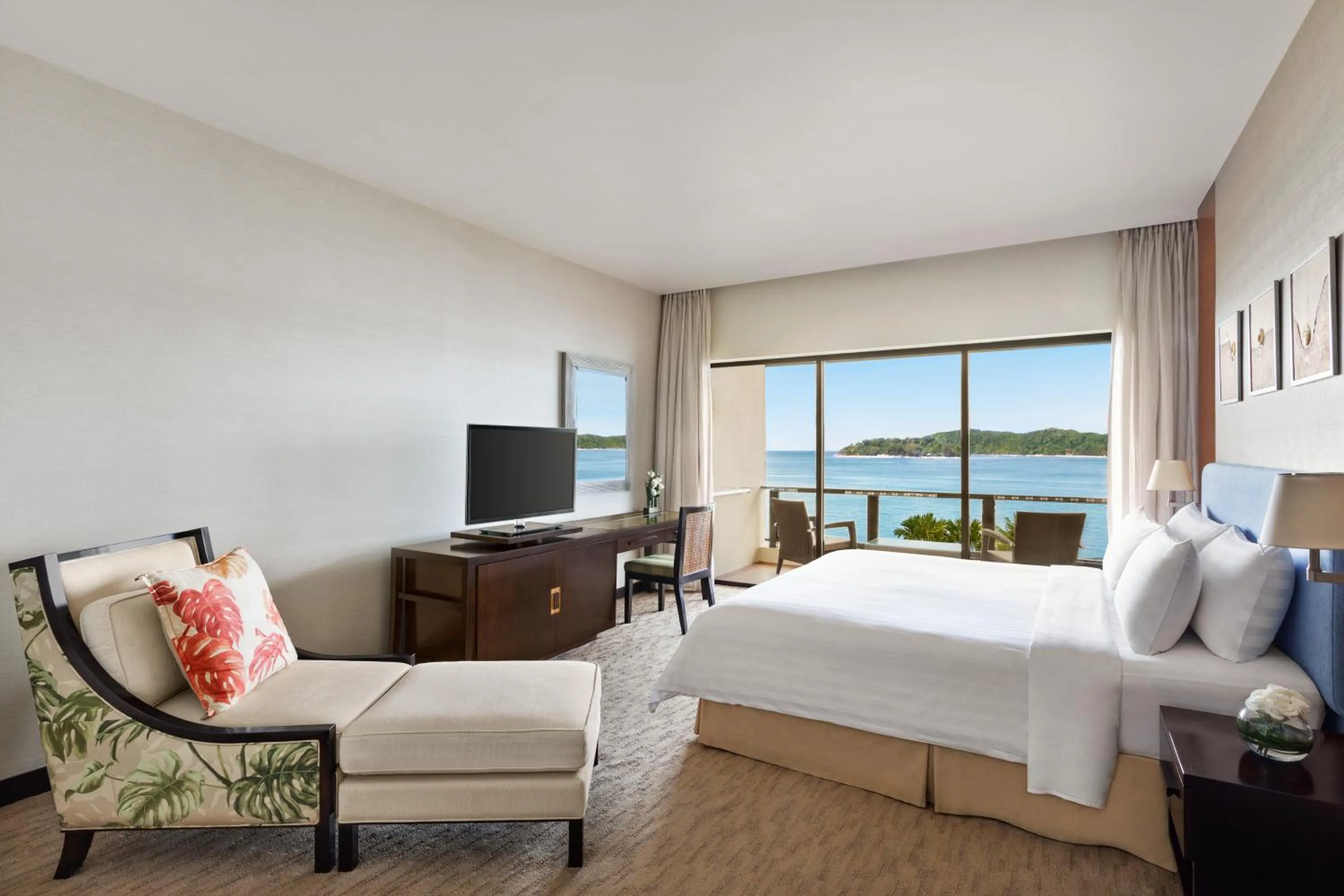 Bedroom, Bed in Shangri-La Tanjung Aru, Kota Kinabalu