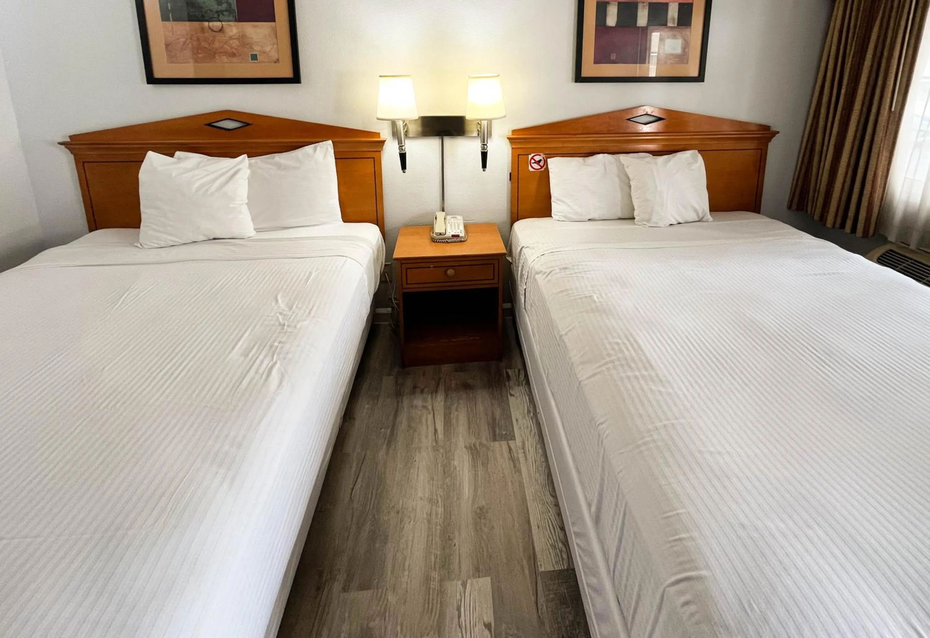 Bedroom, Bed in Motel 6 San Francisco CA Lombard Street