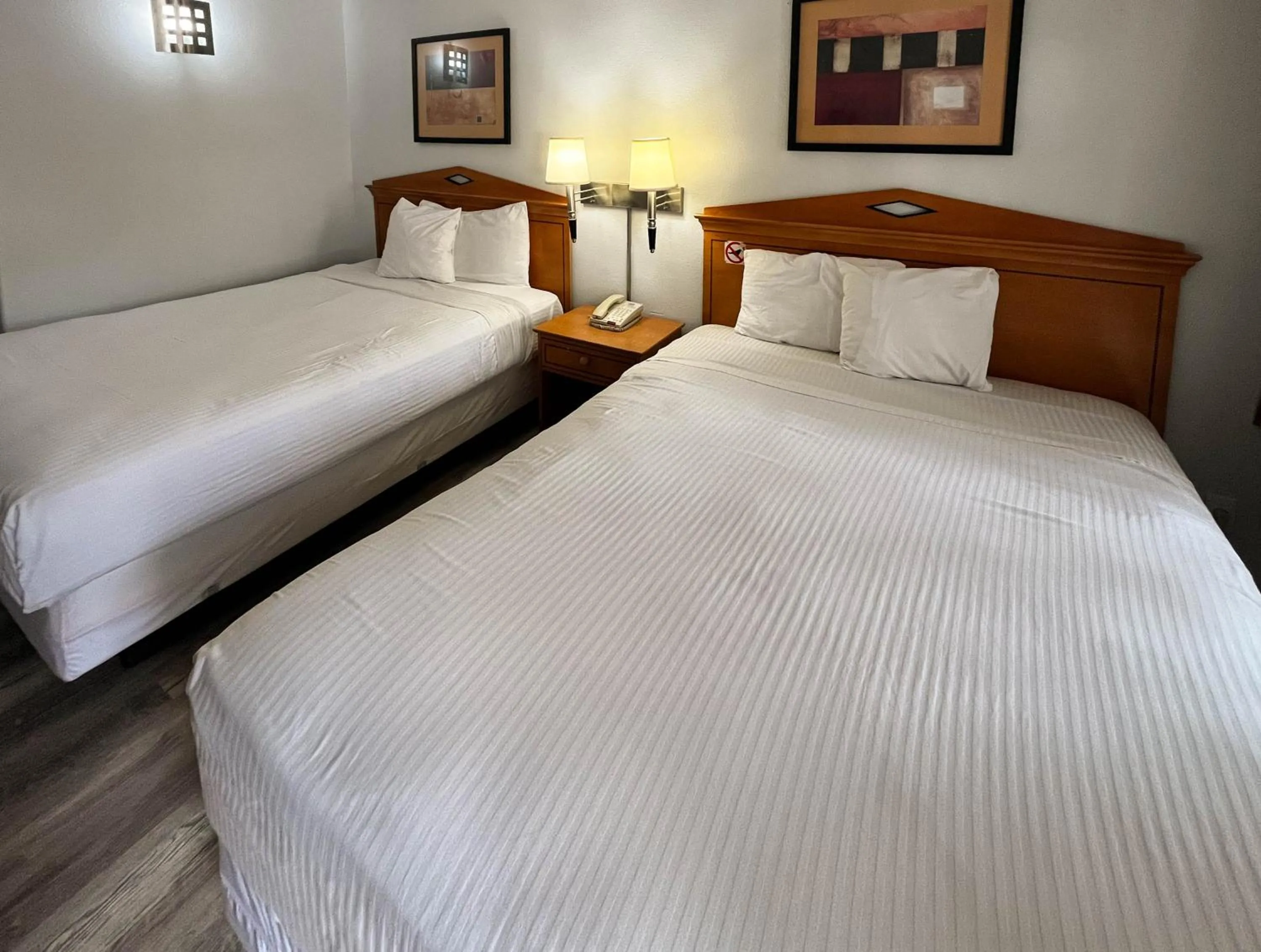 Bedroom, Bed in Motel 6 San Francisco CA Lombard Street