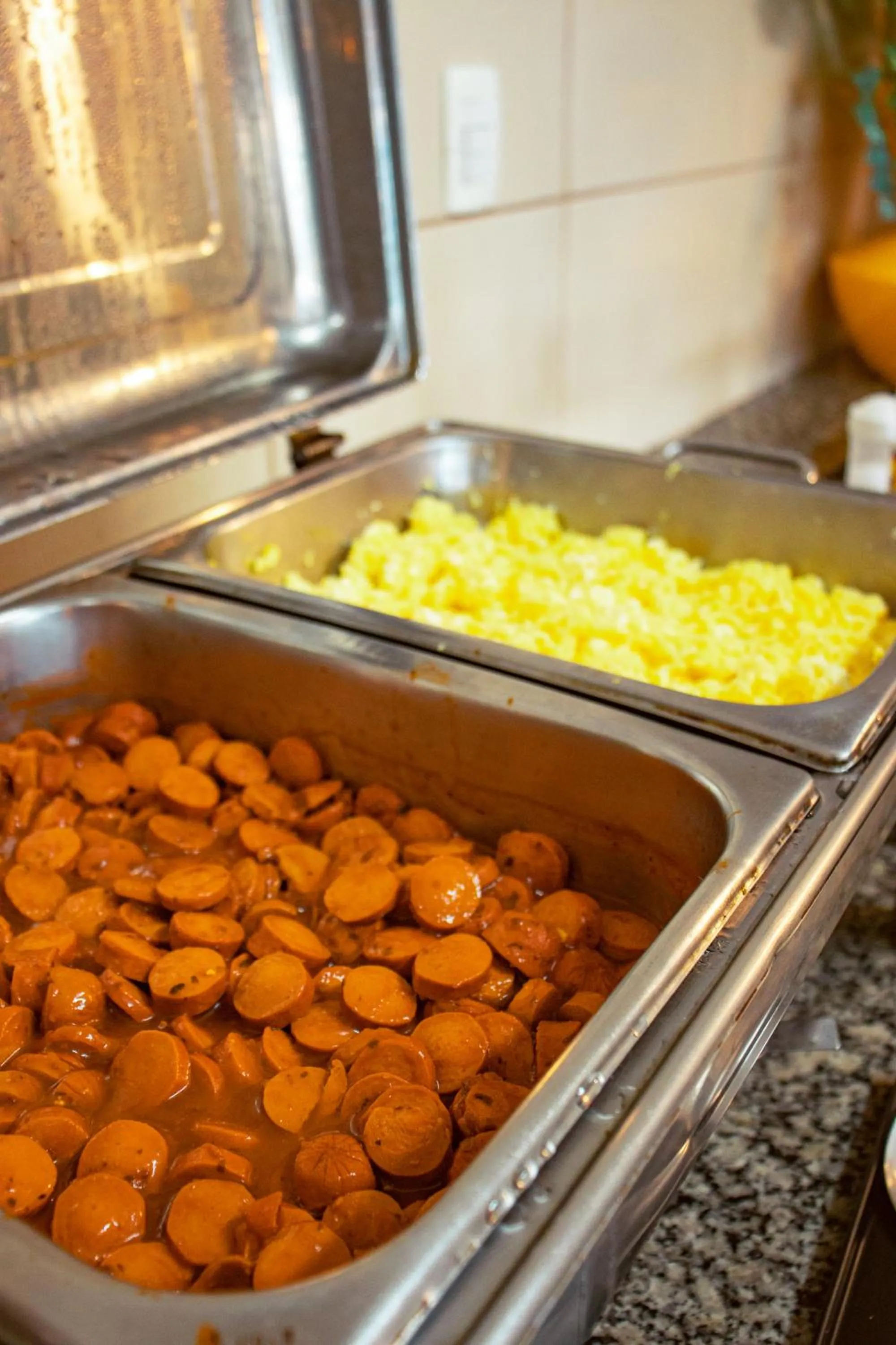 Breakfast in Plaza Inn Week Inn