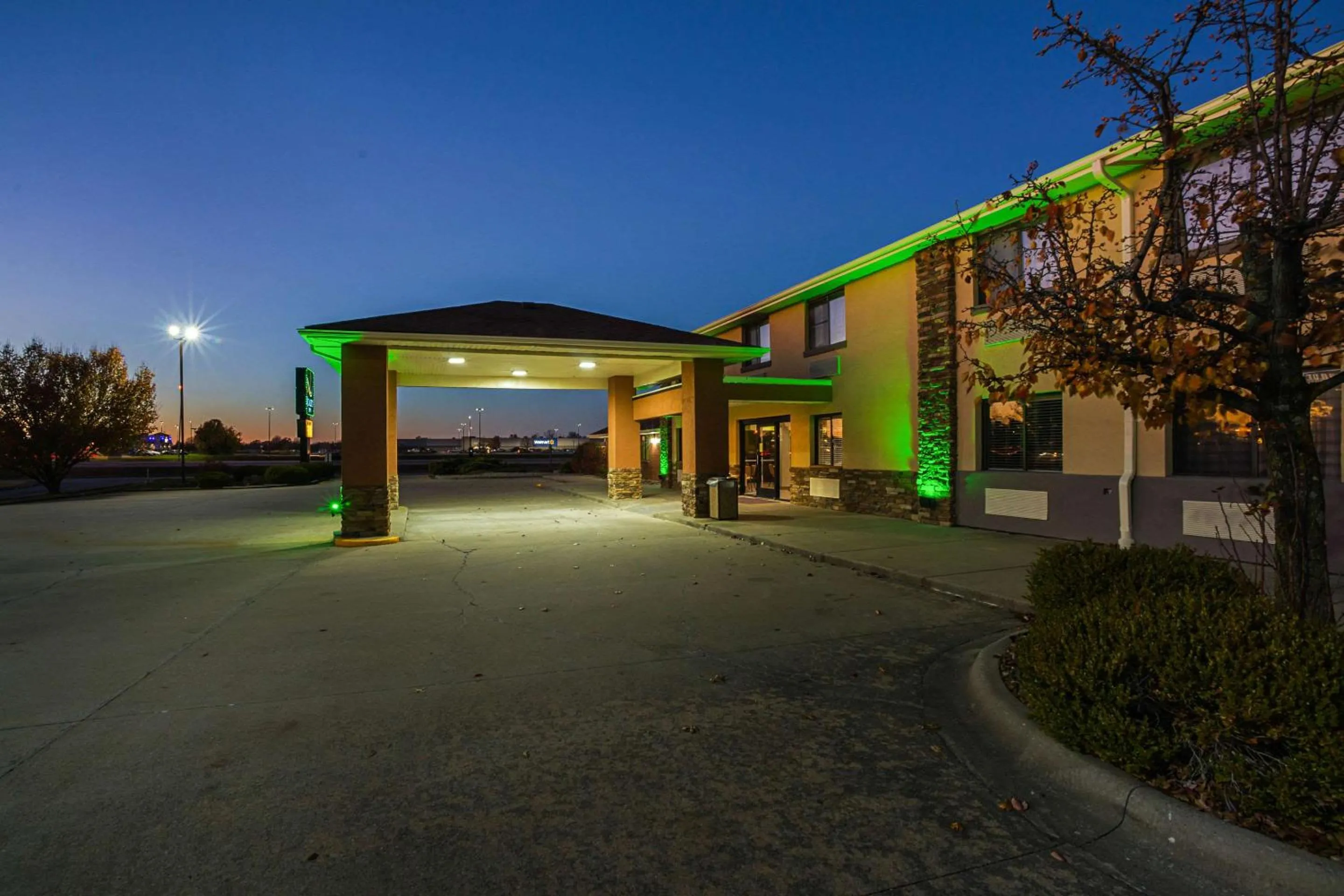 Property building in Quality Inn Carbondale University area