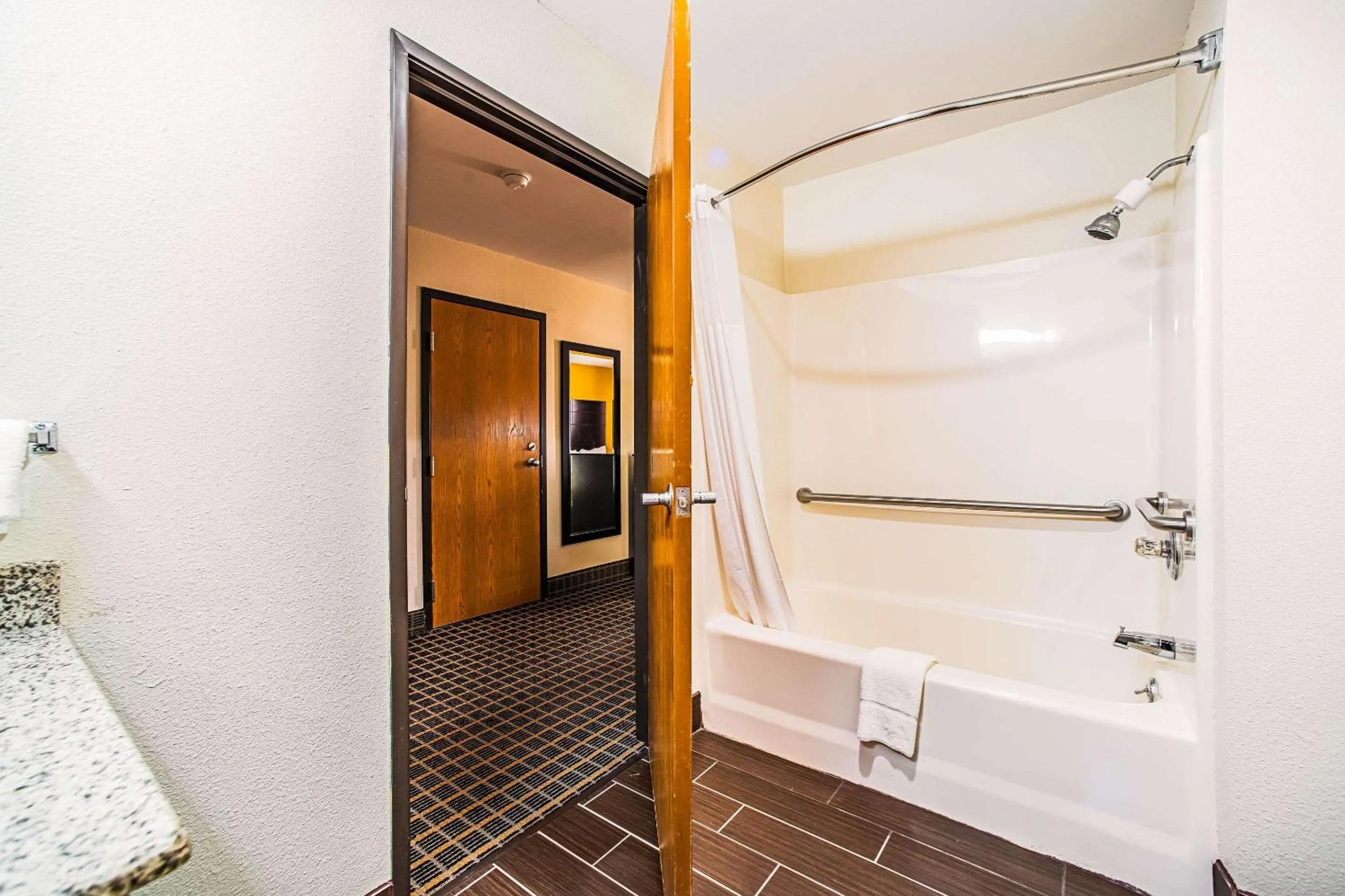 Bedroom in Quality Inn Carbondale University area