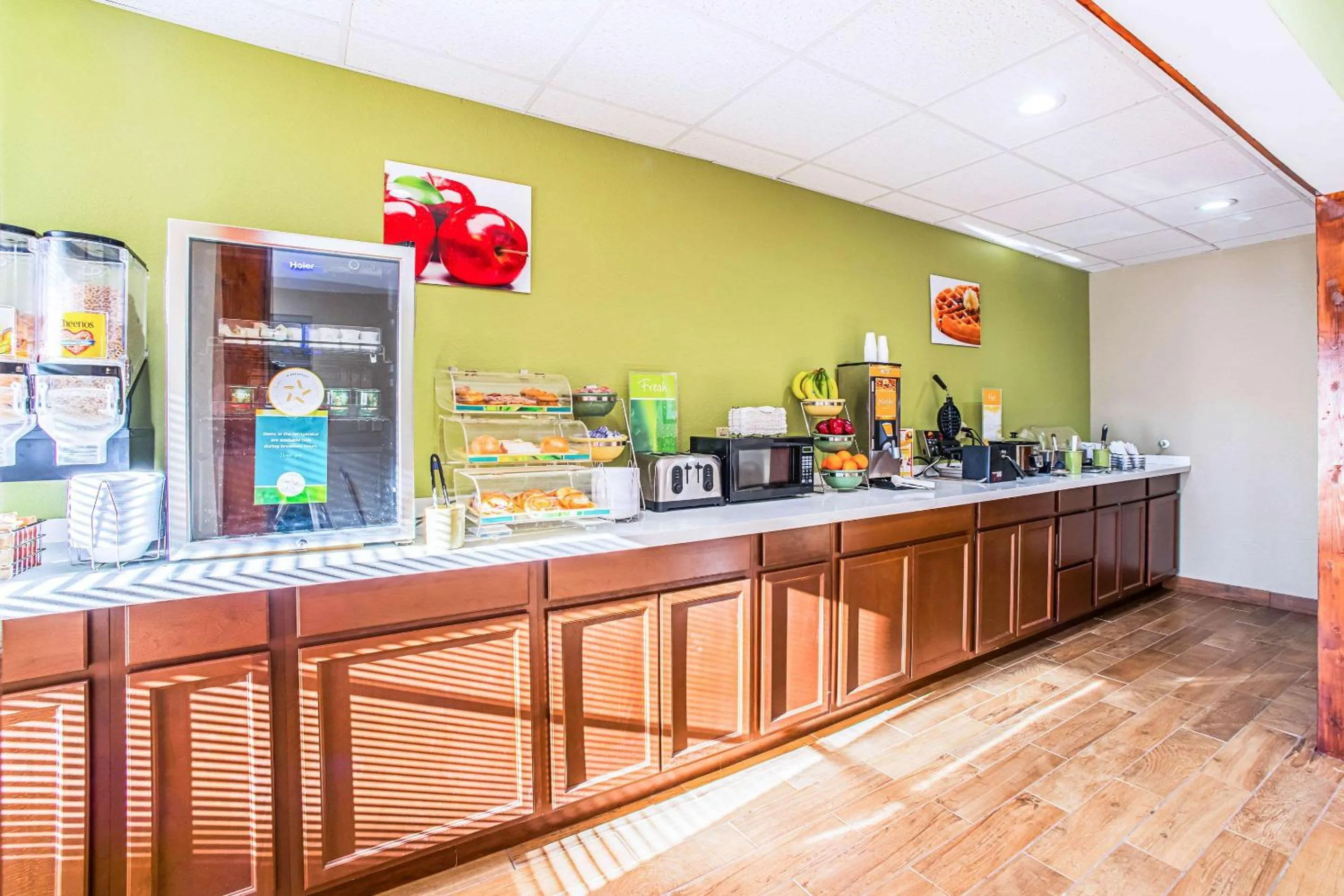 Breakfast in Quality Inn Carbondale University area