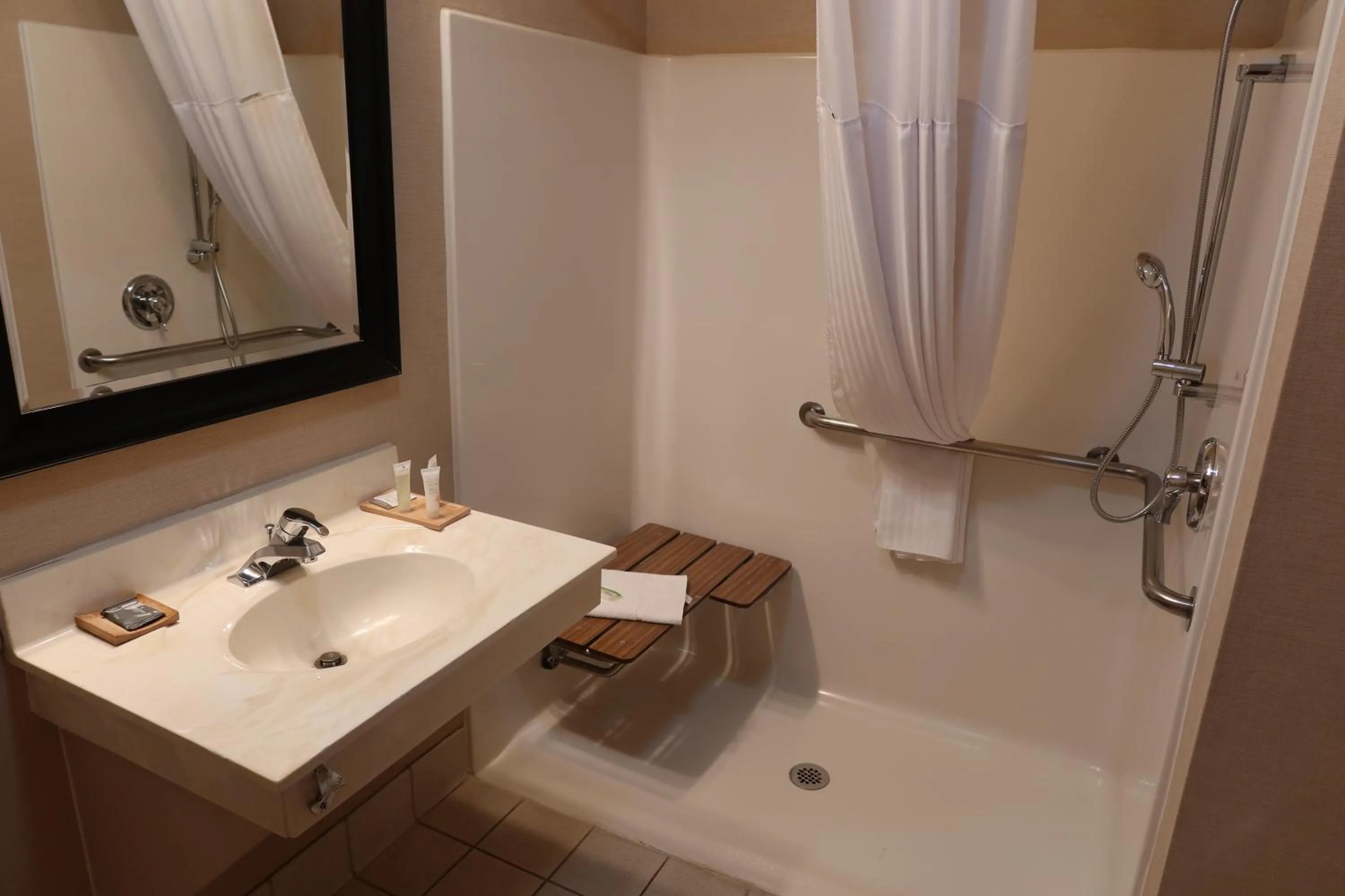 Shower in Country Inn & Suites by Radisson, Madison, WI