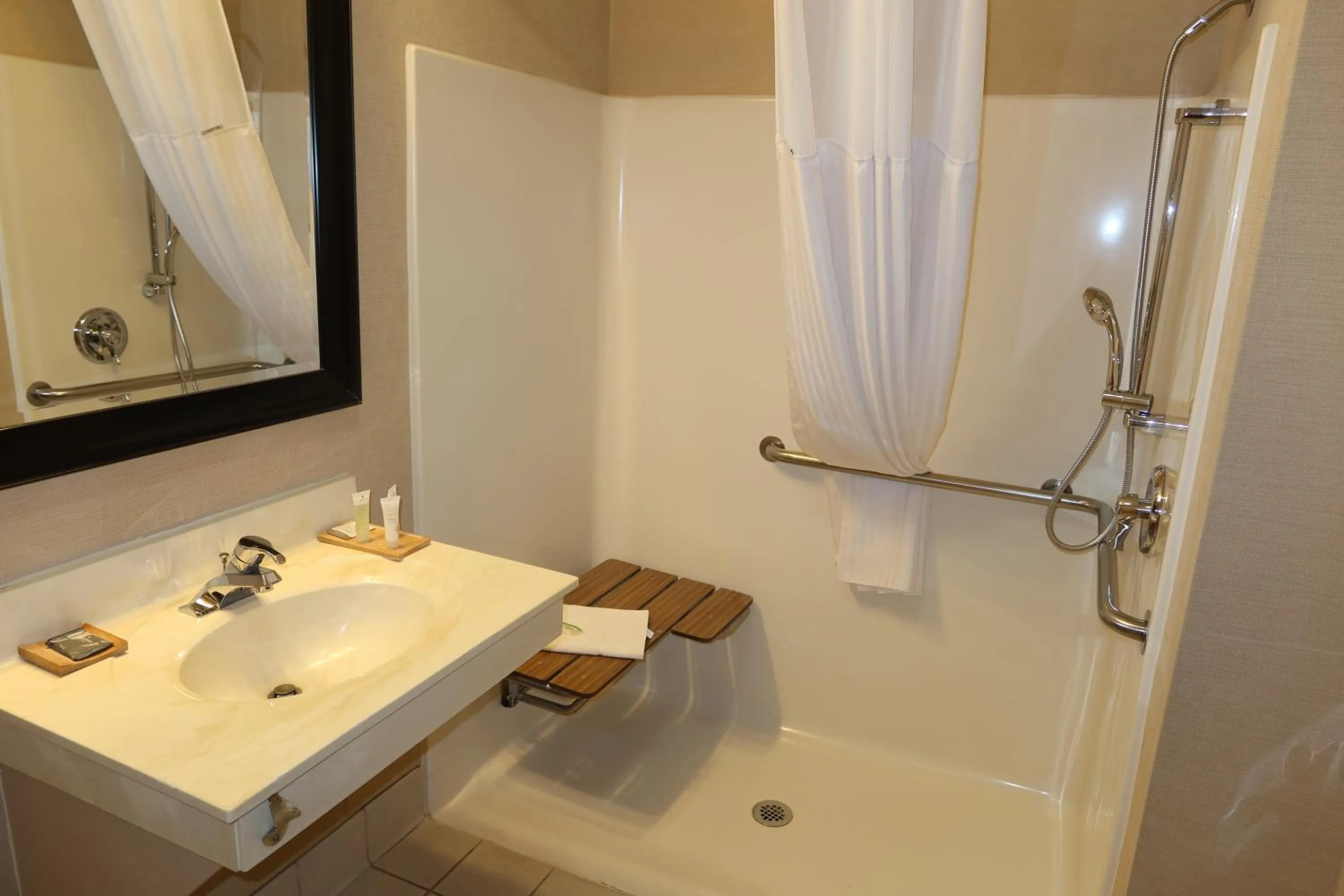 Shower in Country Inn & Suites by Radisson, Madison, WI