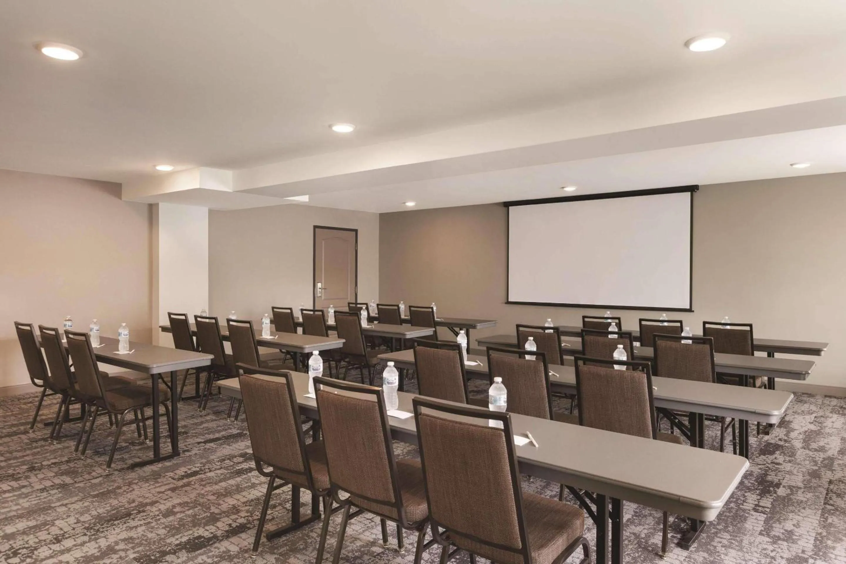 Meeting/conference room in Country Inn & Suites by Radisson, Madison, WI