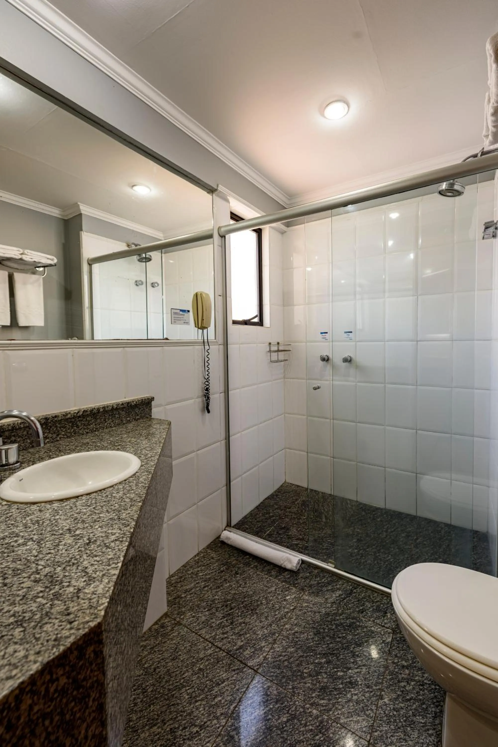 Shower in Plaza Inn Executive