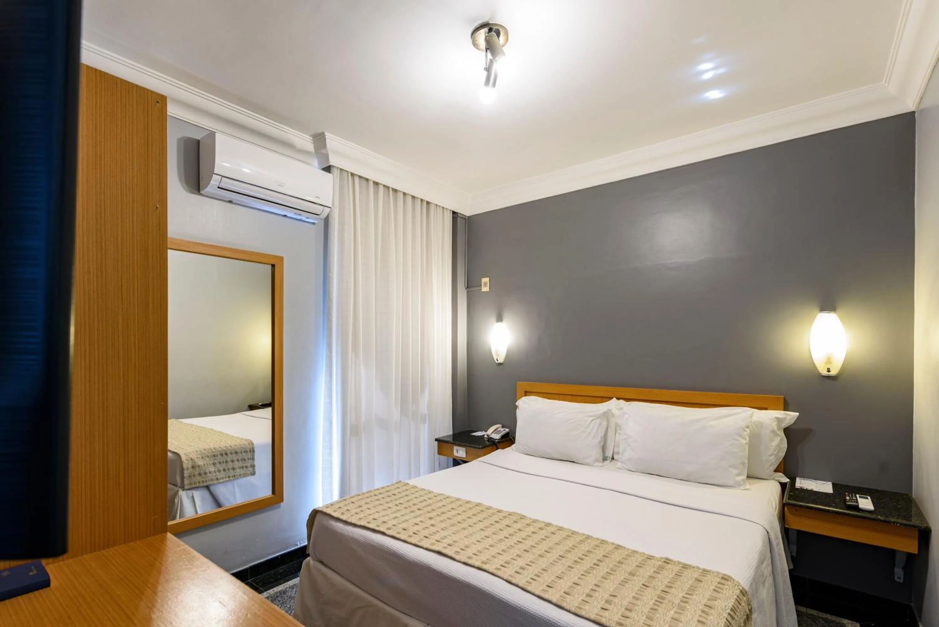 Bed in Plaza Inn Executive