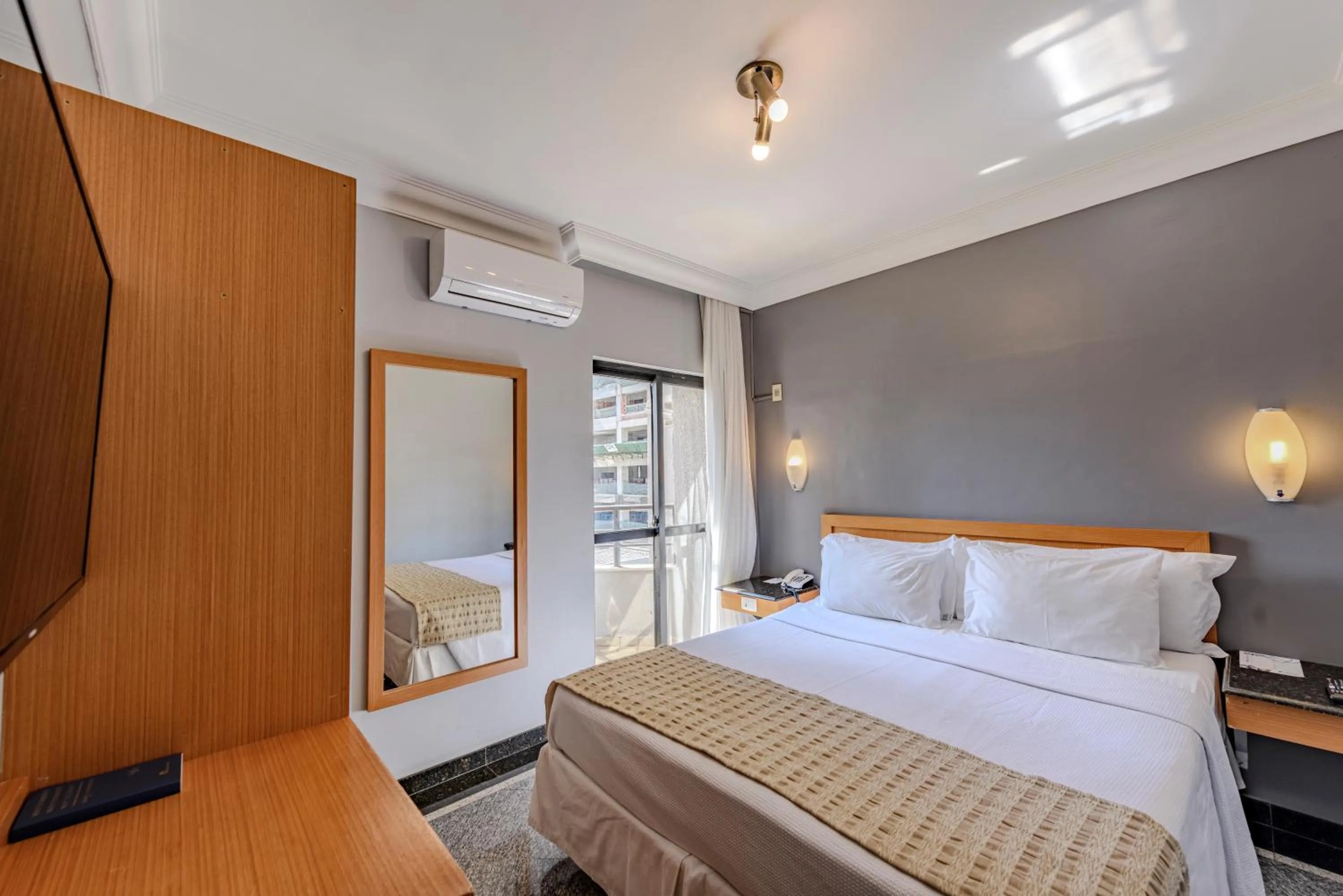 Bed in Plaza Inn Executive