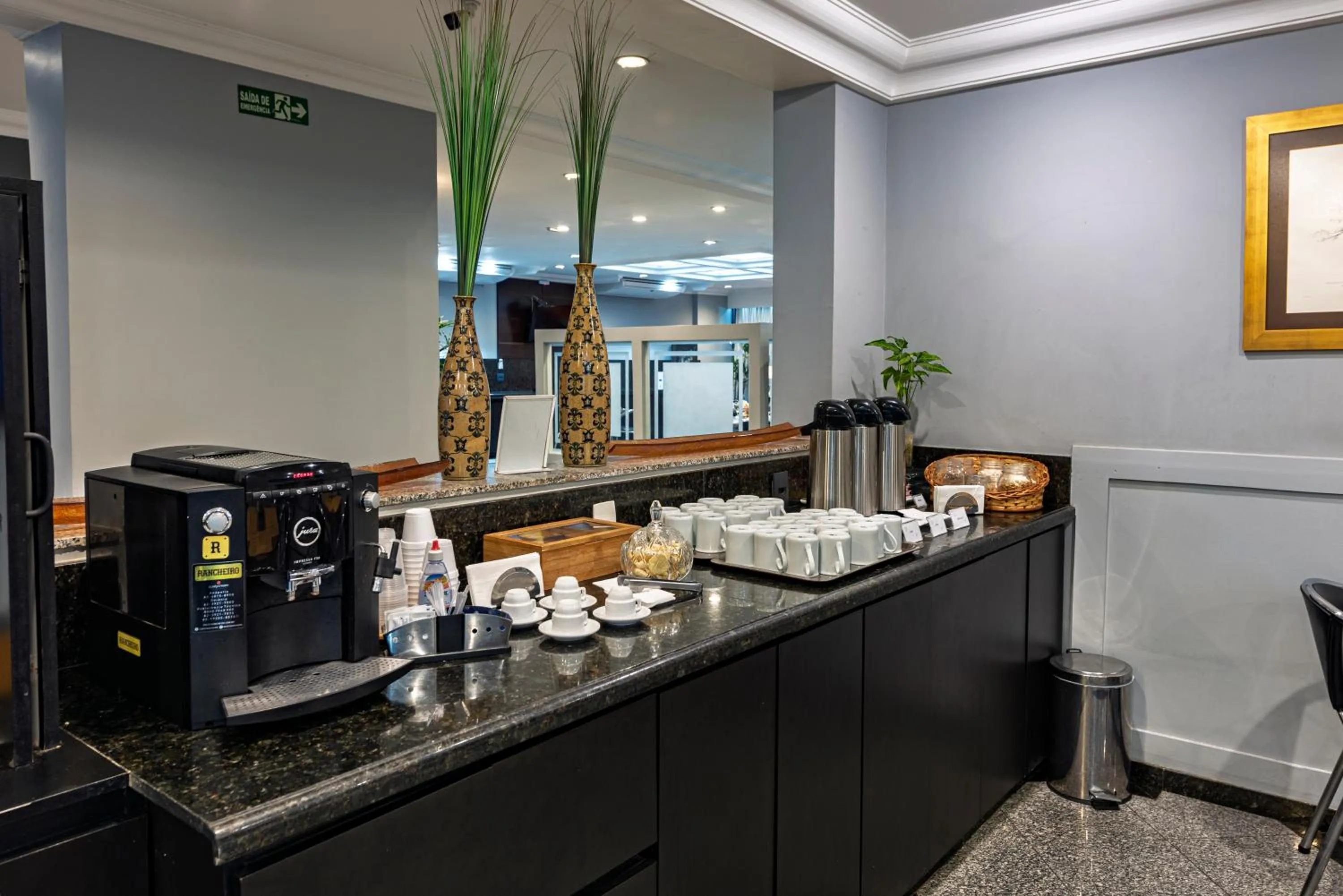 Coffee/tea facilities in Plaza Inn Executive