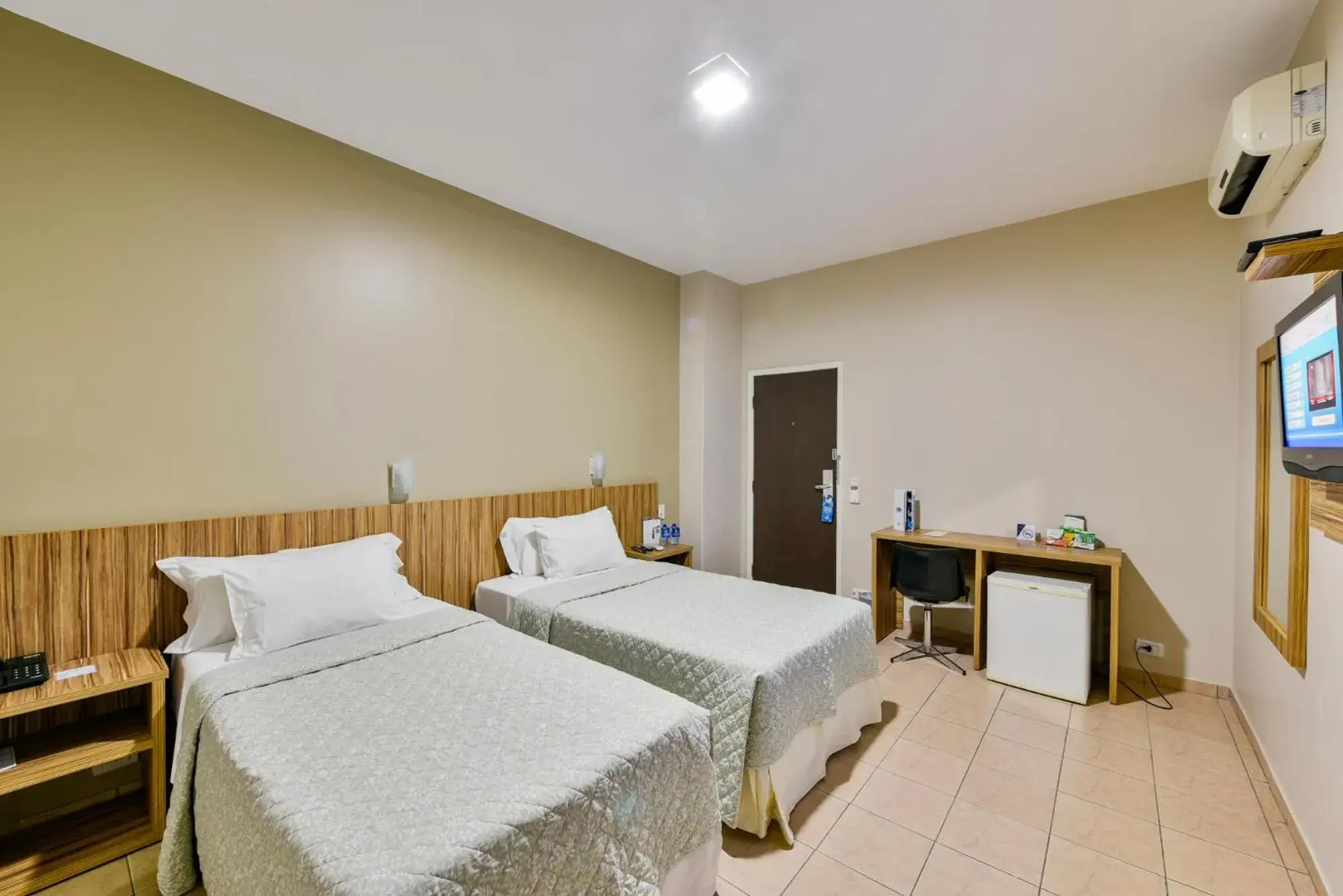 Standard Twin Room - single occupancy in Plaza Inn Augustus Standard Twin Room - single occupancy in Plaza Inn Augustus