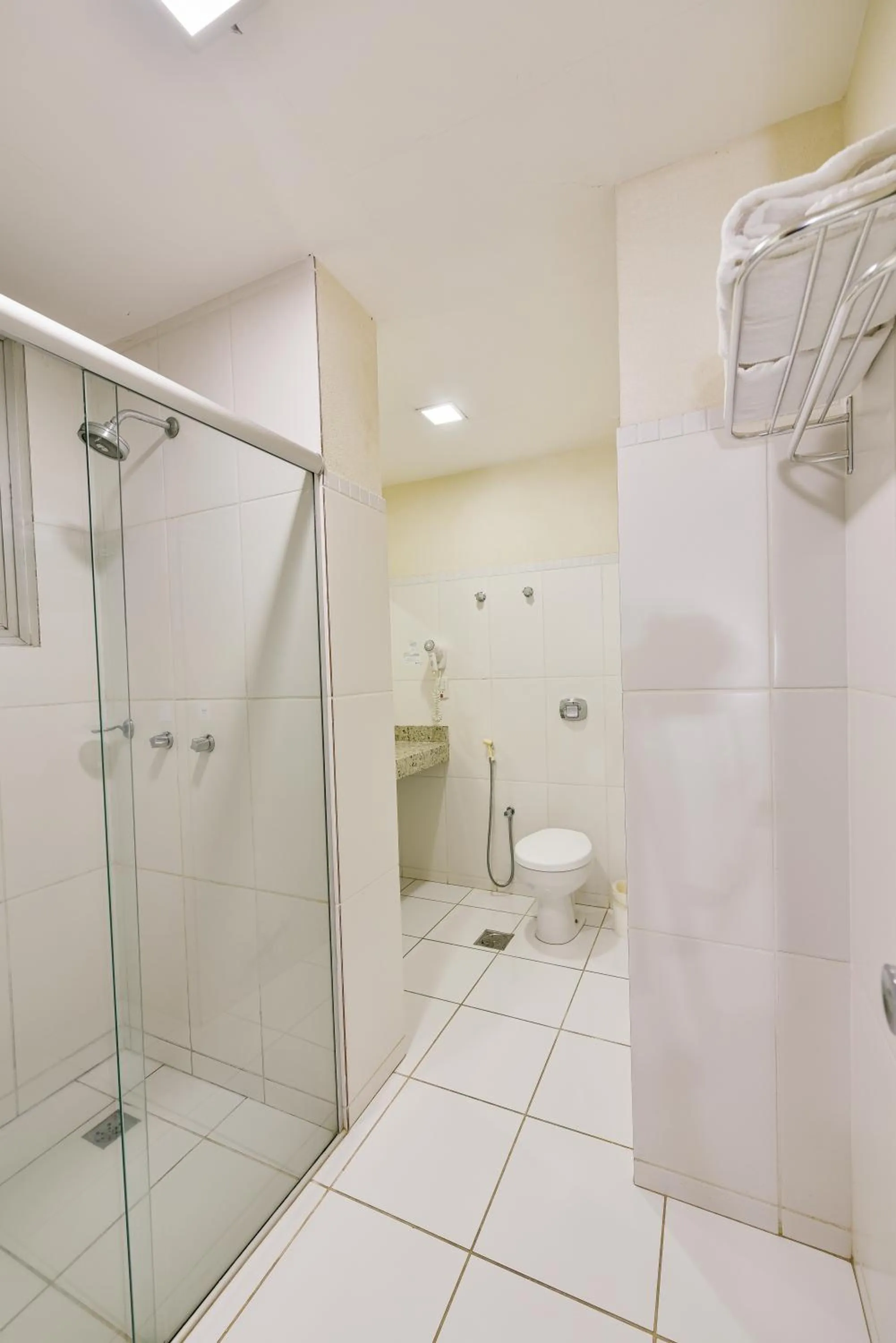 Shower in Plaza Inn Augustus