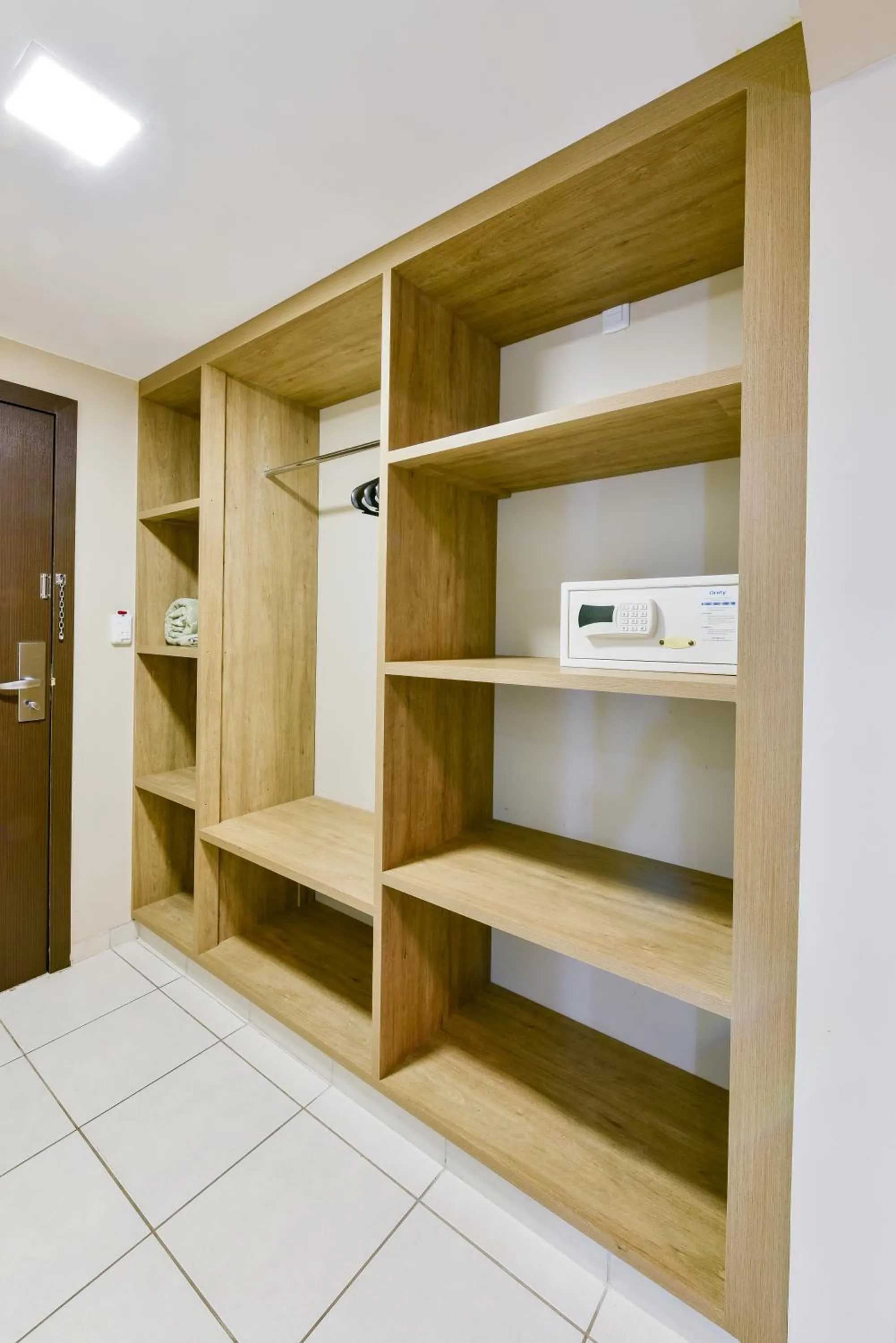 wardrobe in Plaza Inn Augustus