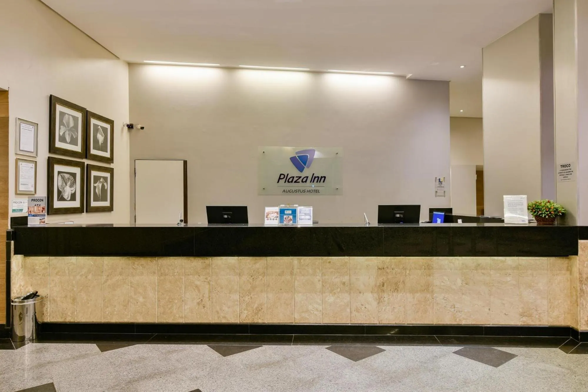 Lobby or reception in Plaza Inn Augustus