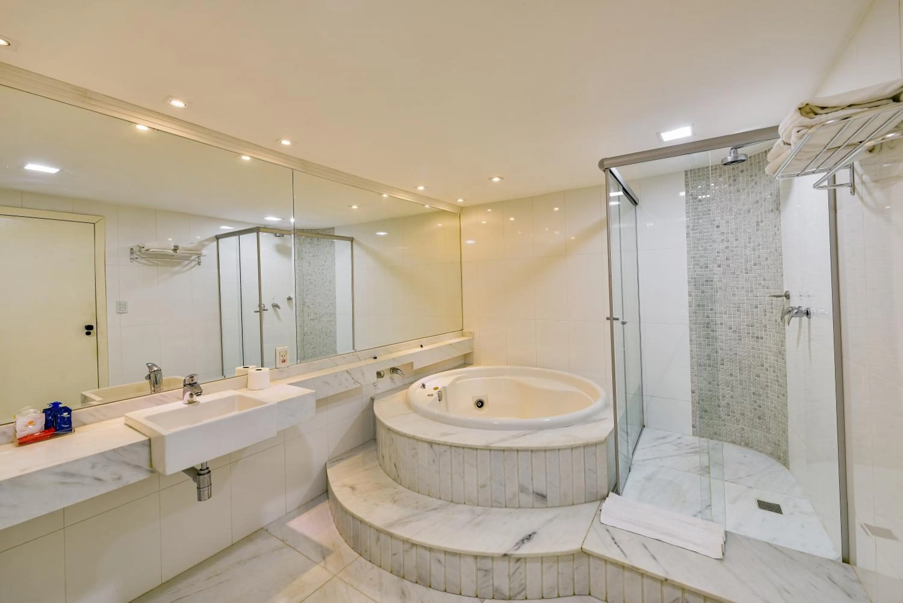 Bathroom in Plaza Inn Augustus