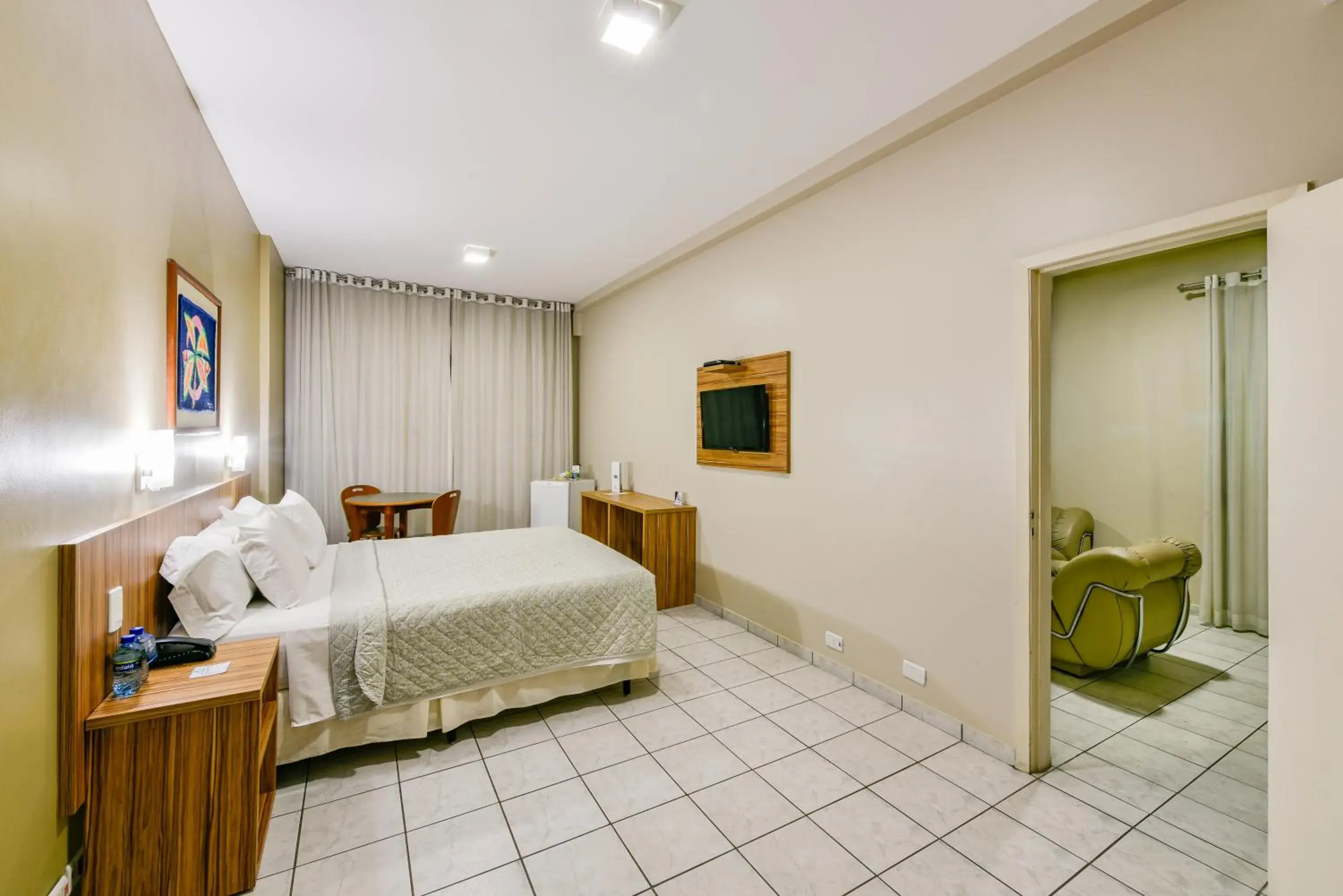 Superior Suite - single occupancy in Plaza Inn Augustus Superior Suite - single occupancy in Plaza Inn Augustus