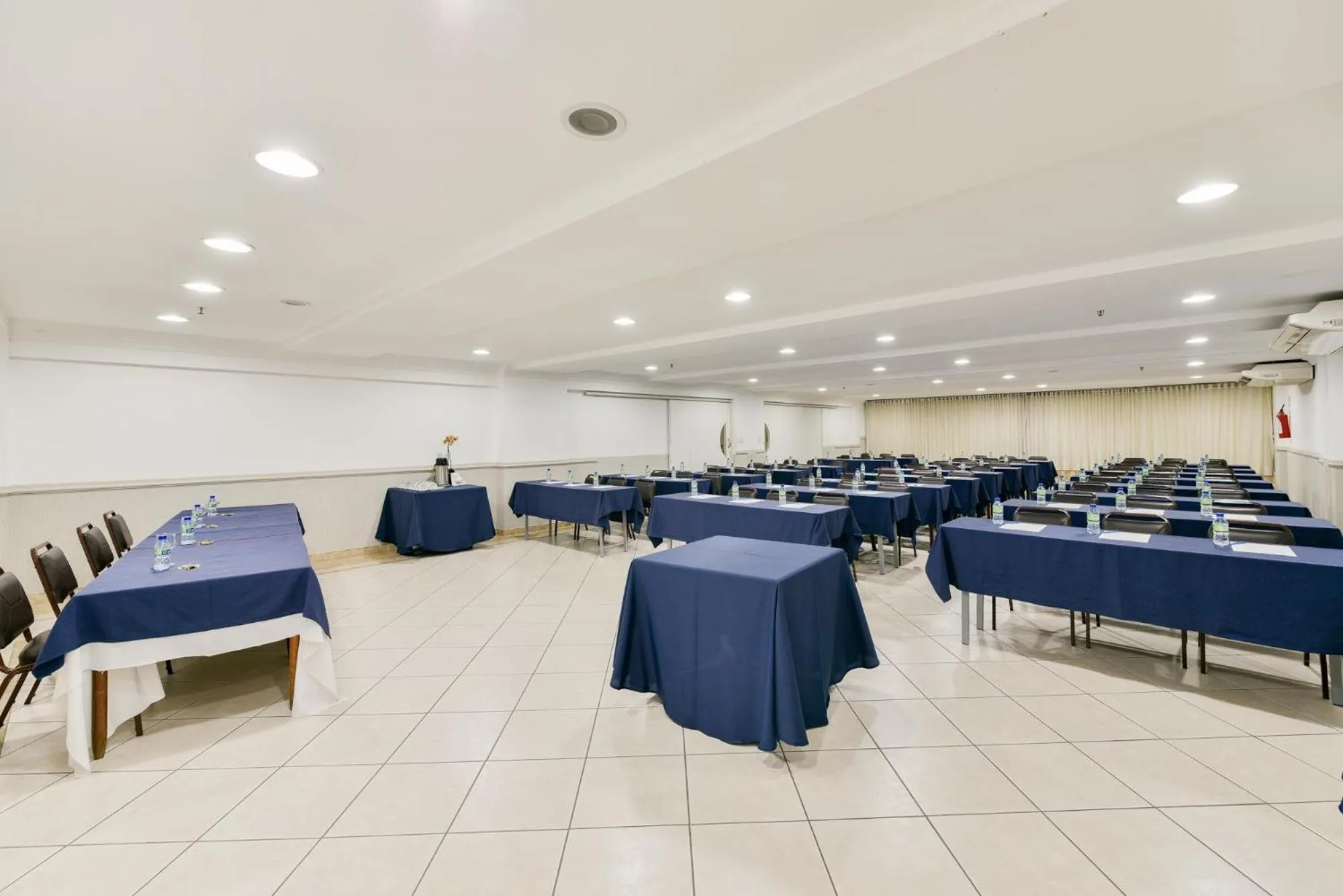 Meeting/conference room in Plaza Inn Augustus