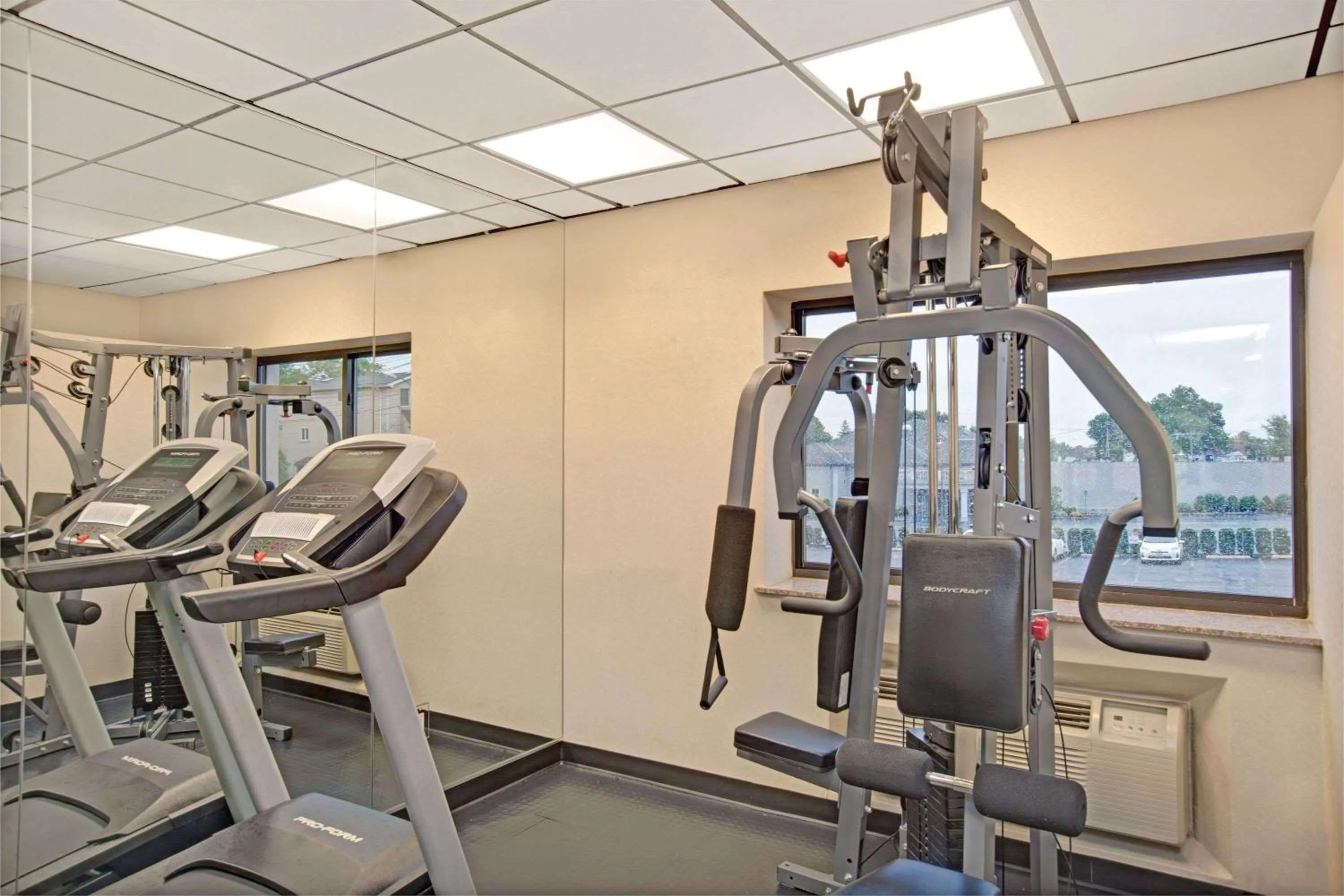 Fitness centre/facilities in Ramada by Wyndham Staten Island