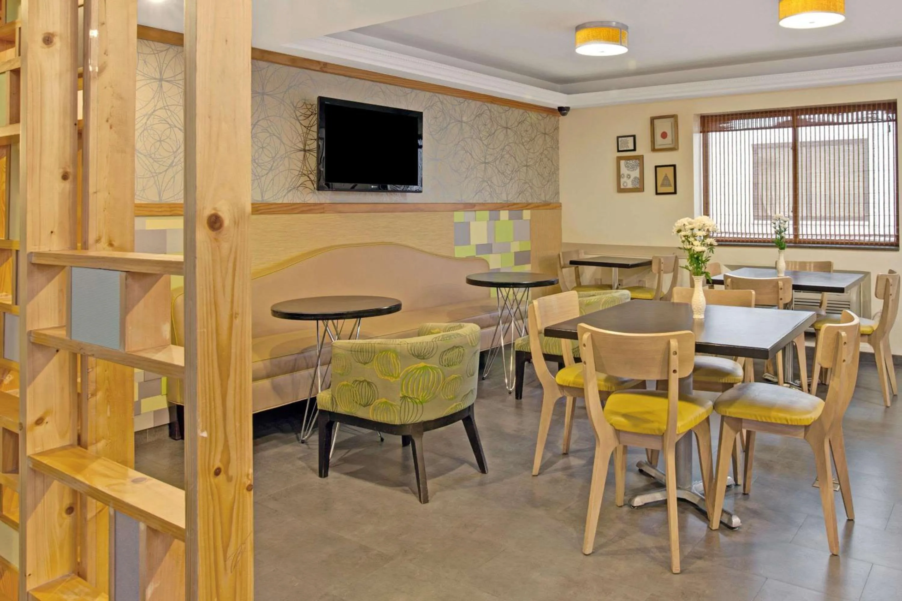 Restaurant/places to eat in Ramada by Wyndham Staten Island